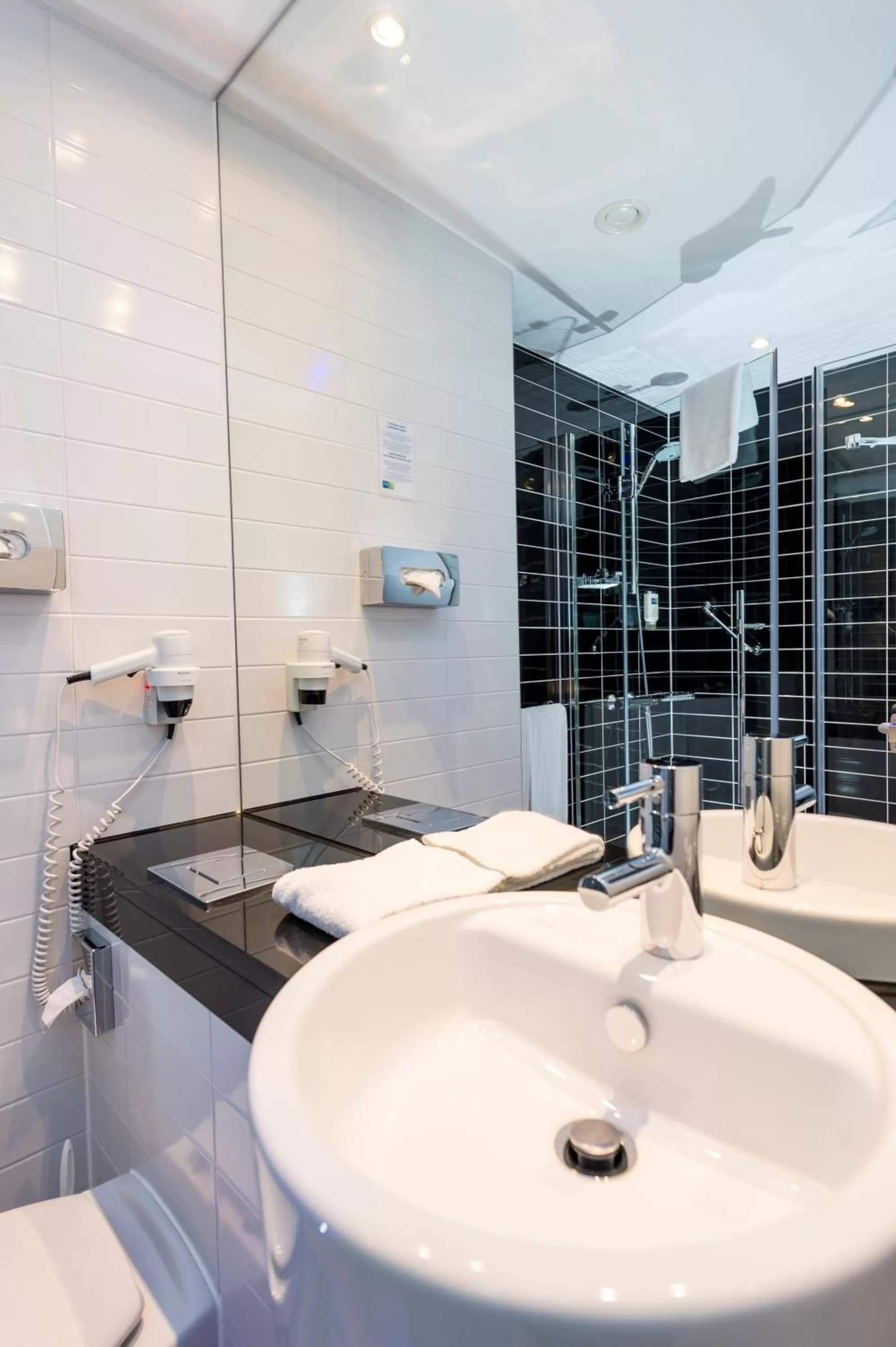Shower in Holiday Inn Express Bremen Airport by IHG
