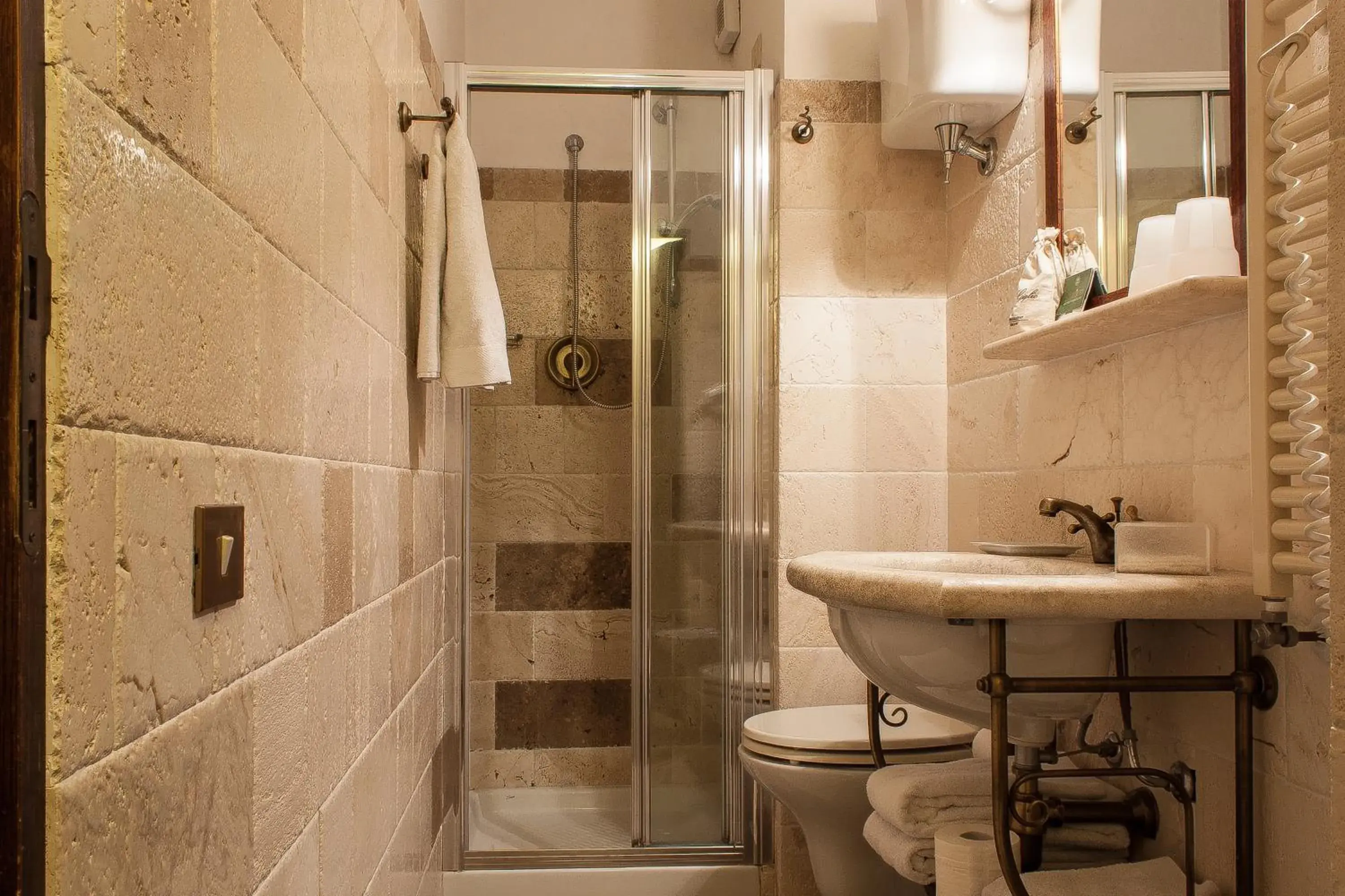 Bathroom in Albergo Il Giglio