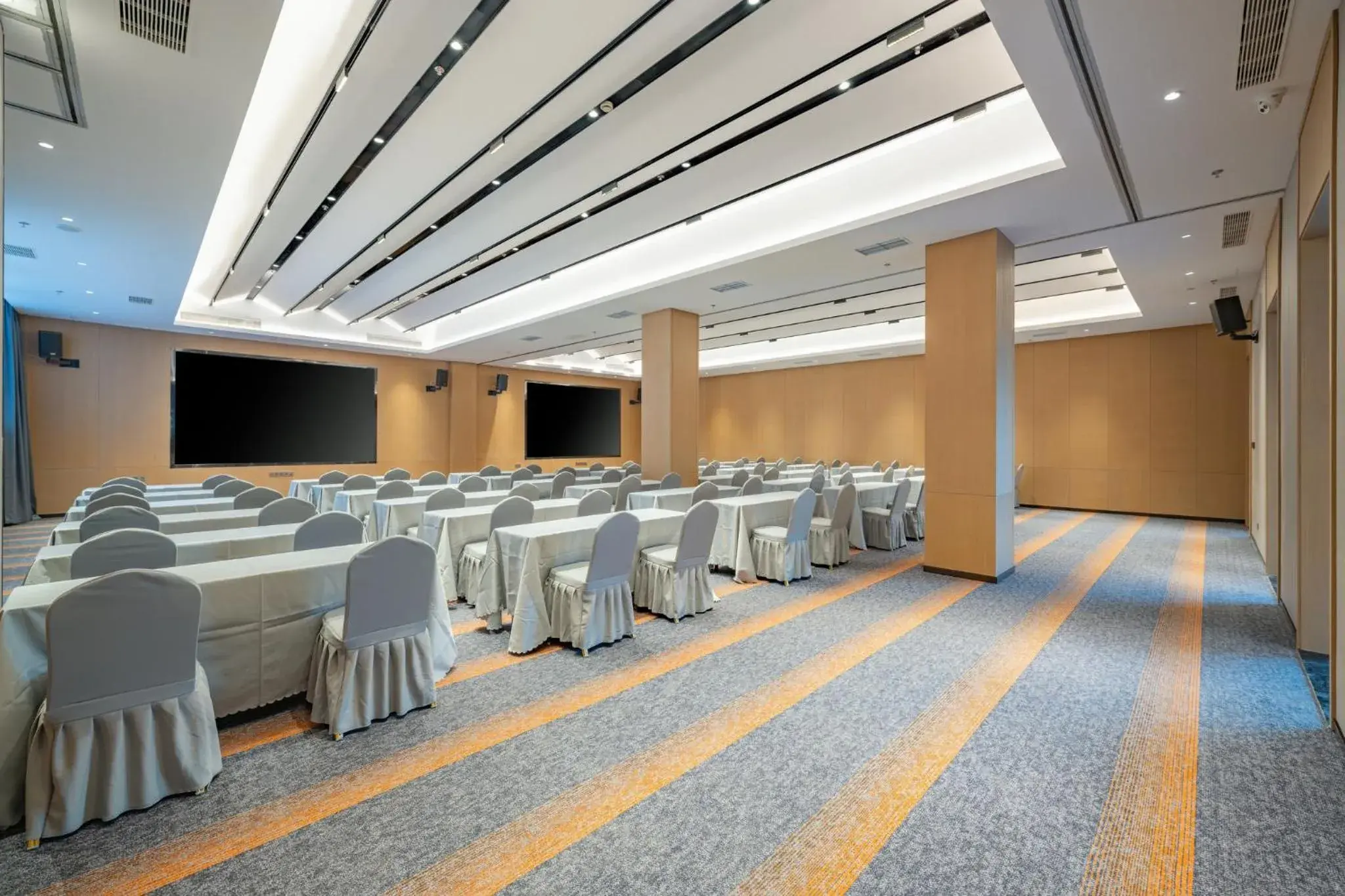 Meeting/conference room in Holiday Inn Express Suzhou Luzhi, an IHG Hotel