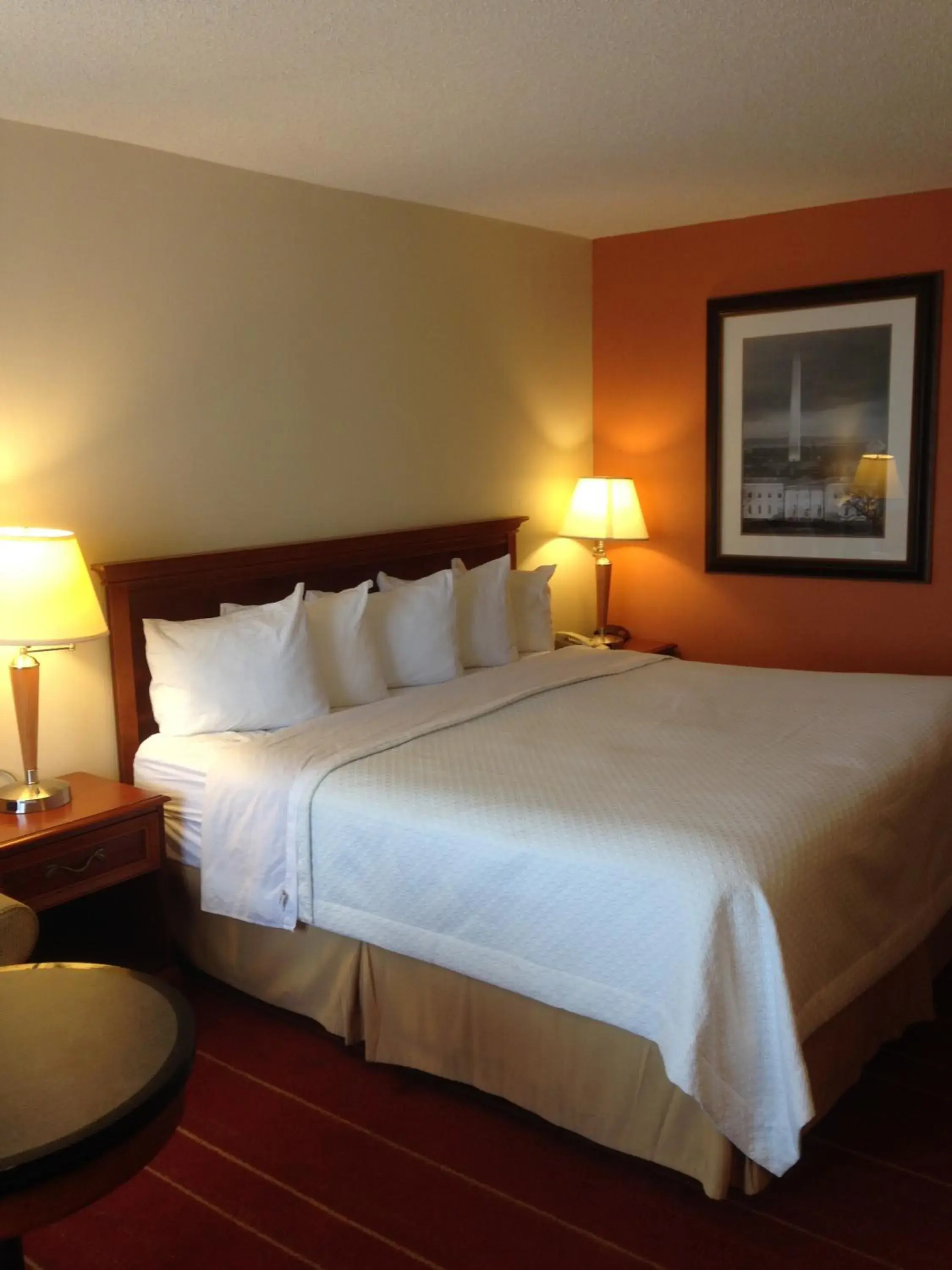 Bed in Rodeway Inn & Suites Greensboro Southeast