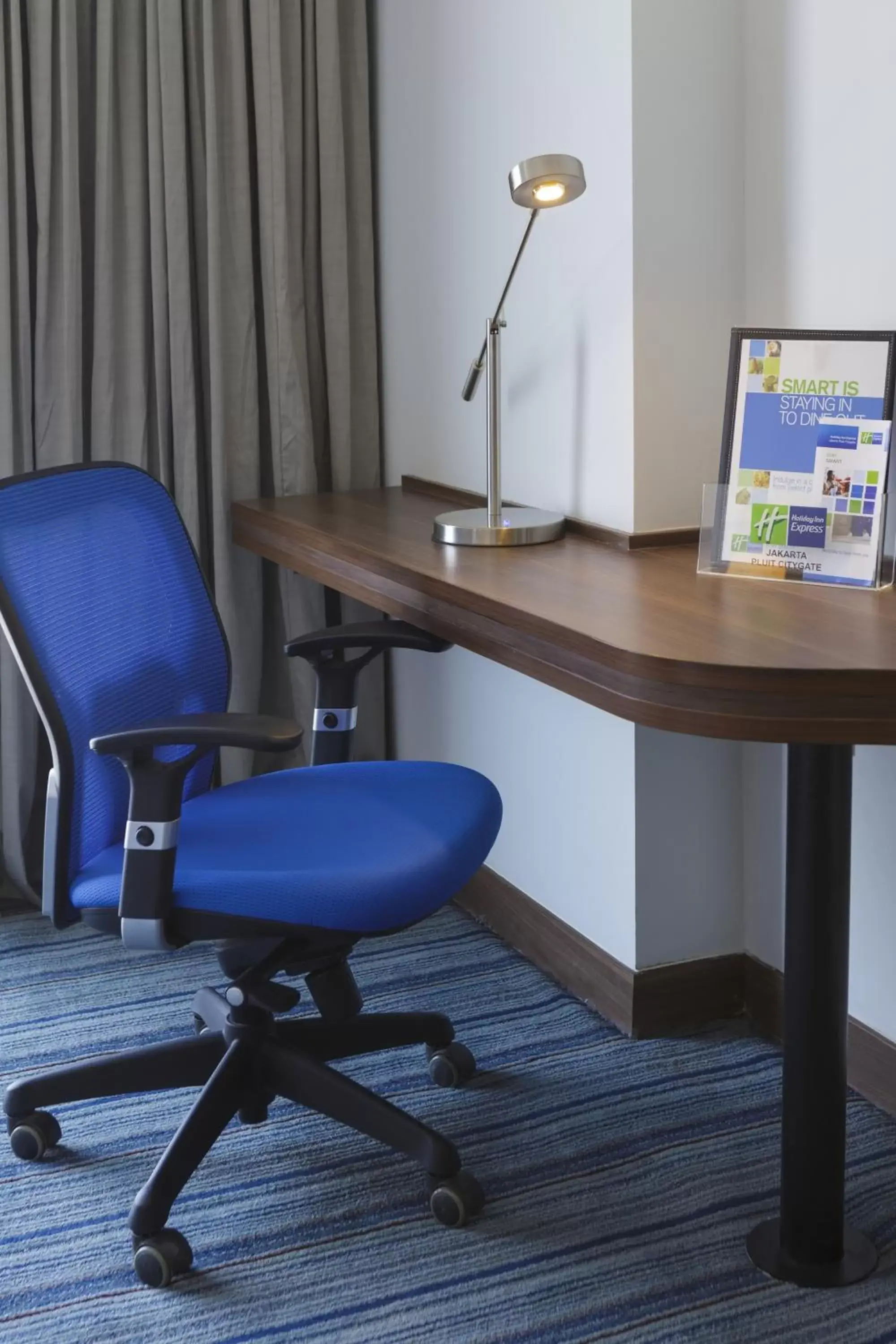 Seating area in Holiday Inn Express Jakarta Pluit Citygate, an IHG Hotel