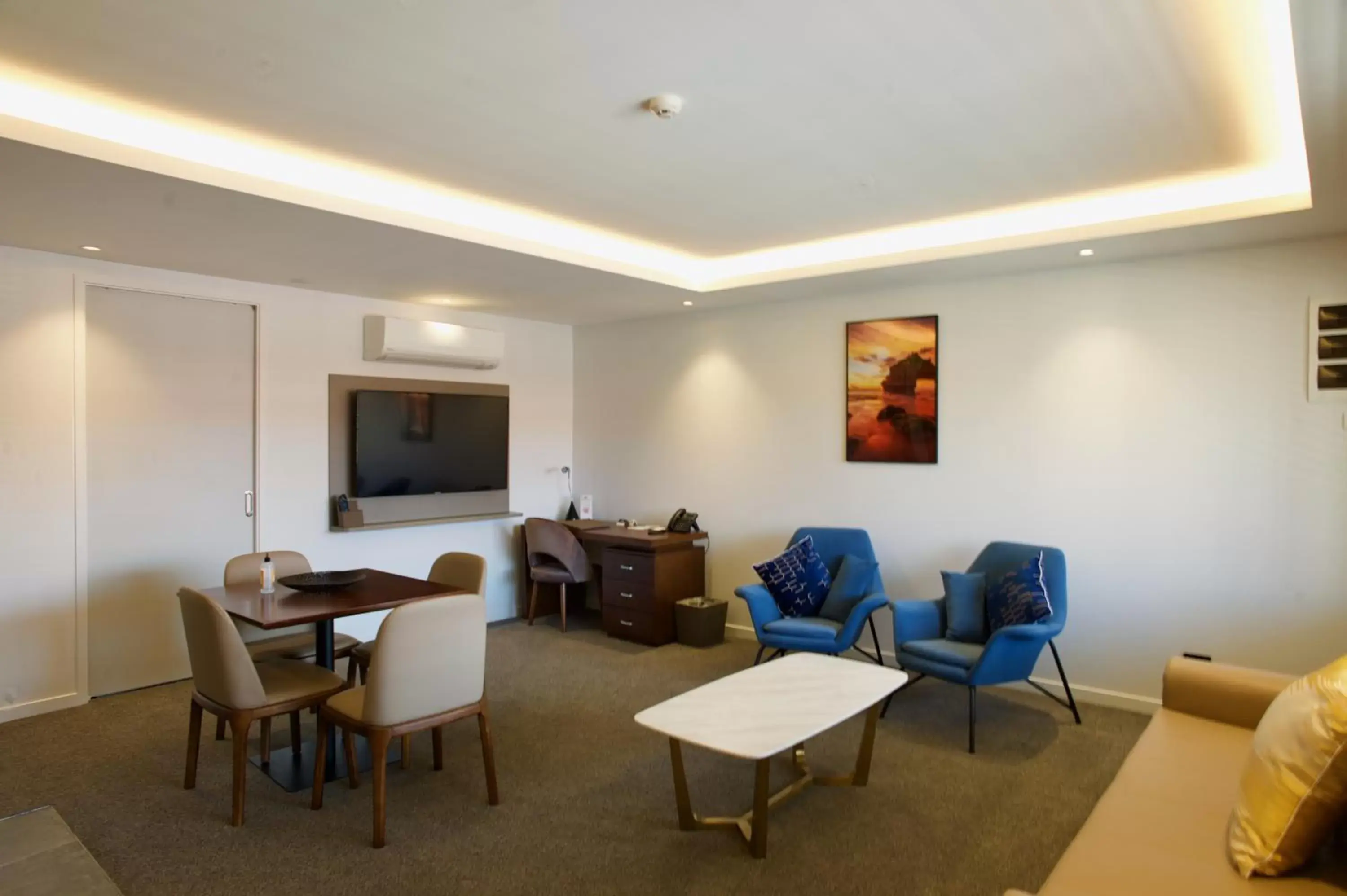 Living room, Seating Area in Regal Palms Resort