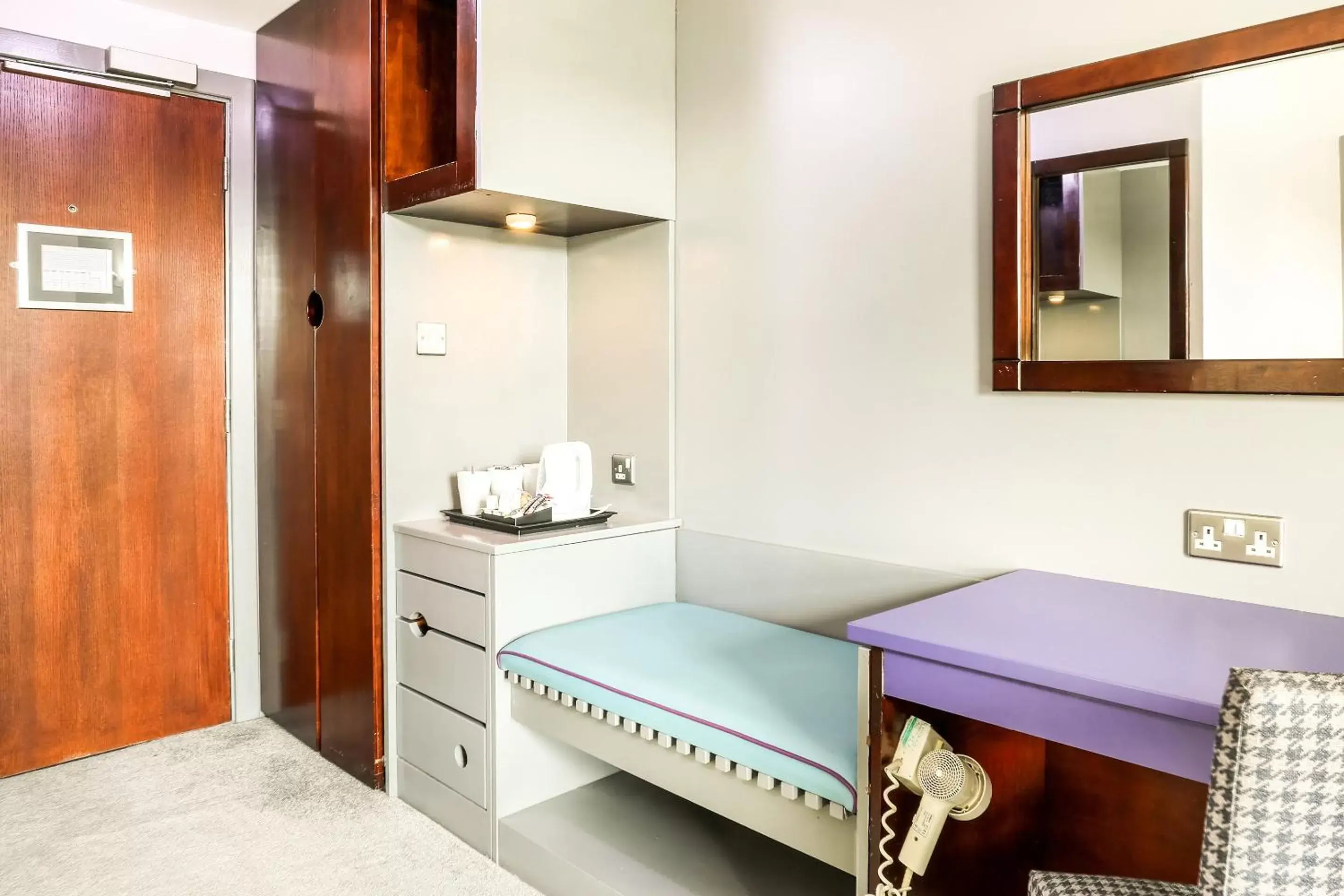 Bedroom, Bathroom in OYO Flagship Sheffield City Centre