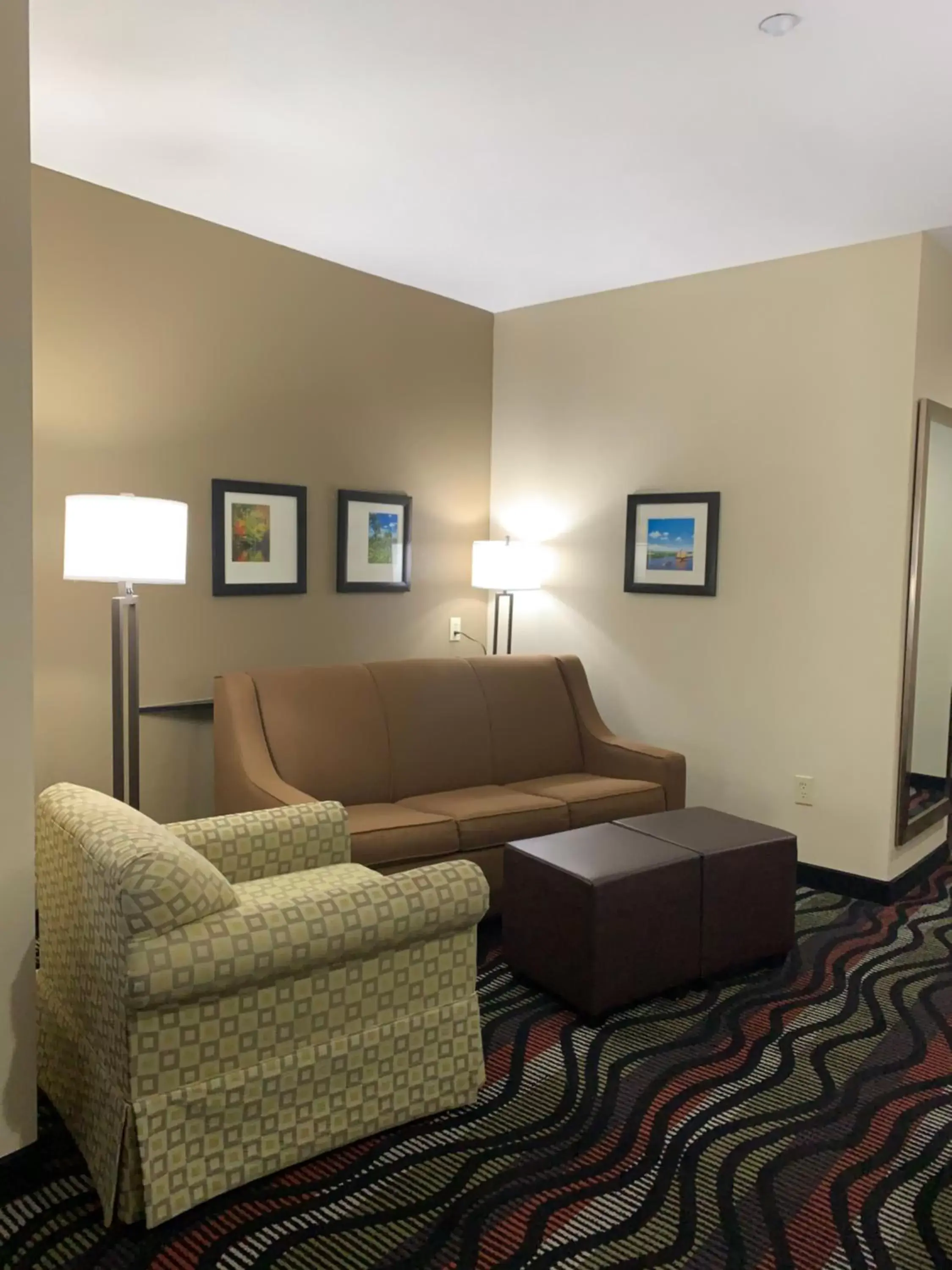 Living room, Seating Area in Comfort Suites Beaumont I-10
