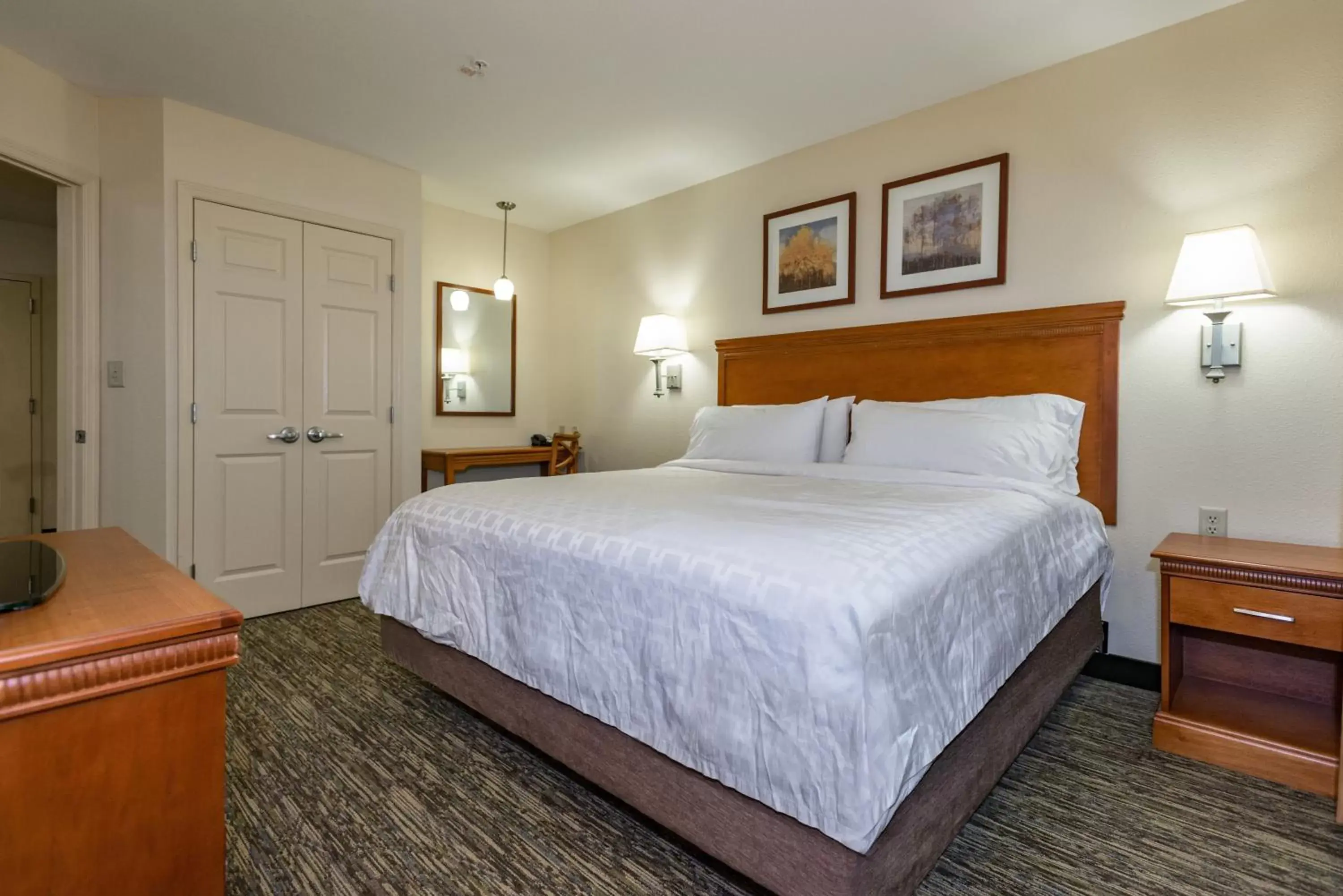 Bedroom, Bed in Candlewood Suites Mobile-Downtown, an IHG Hotel