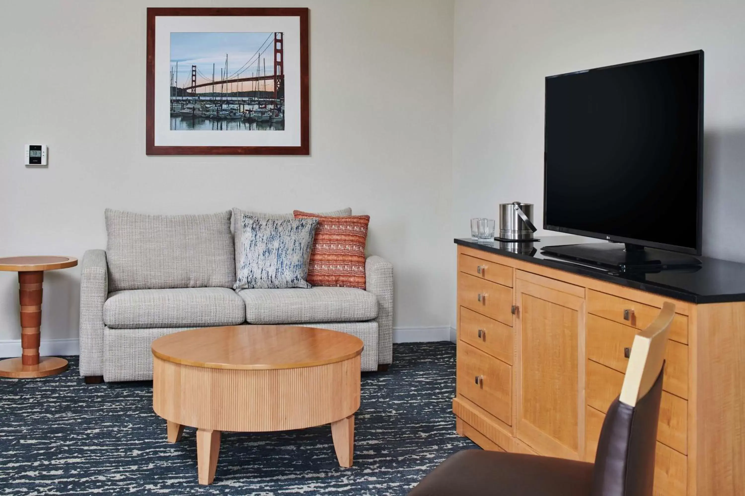 Living room, Seating Area in DoubleTree by Hilton Hotel Berkeley Marina