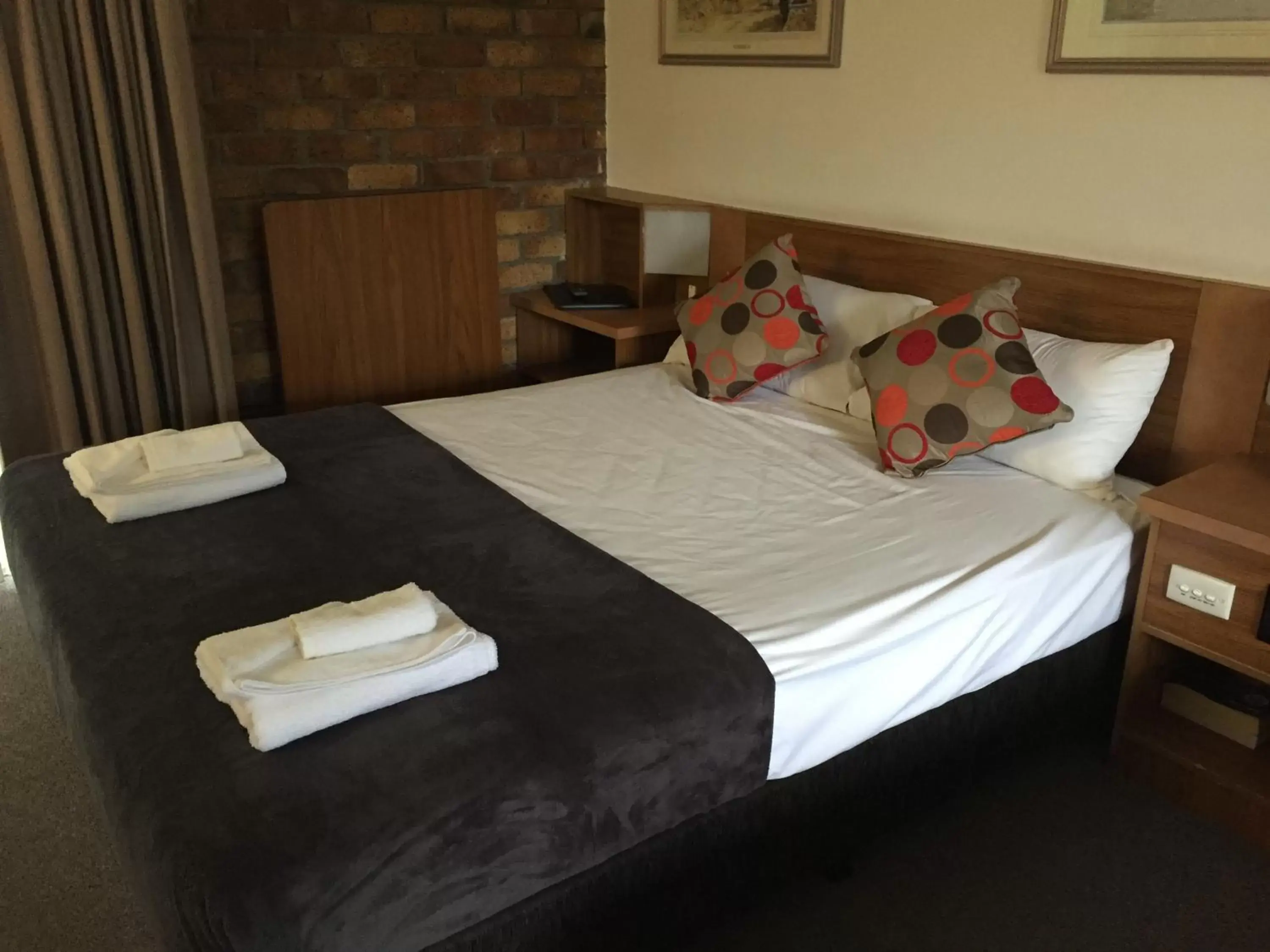 Bed in Coomera Motor Inn
