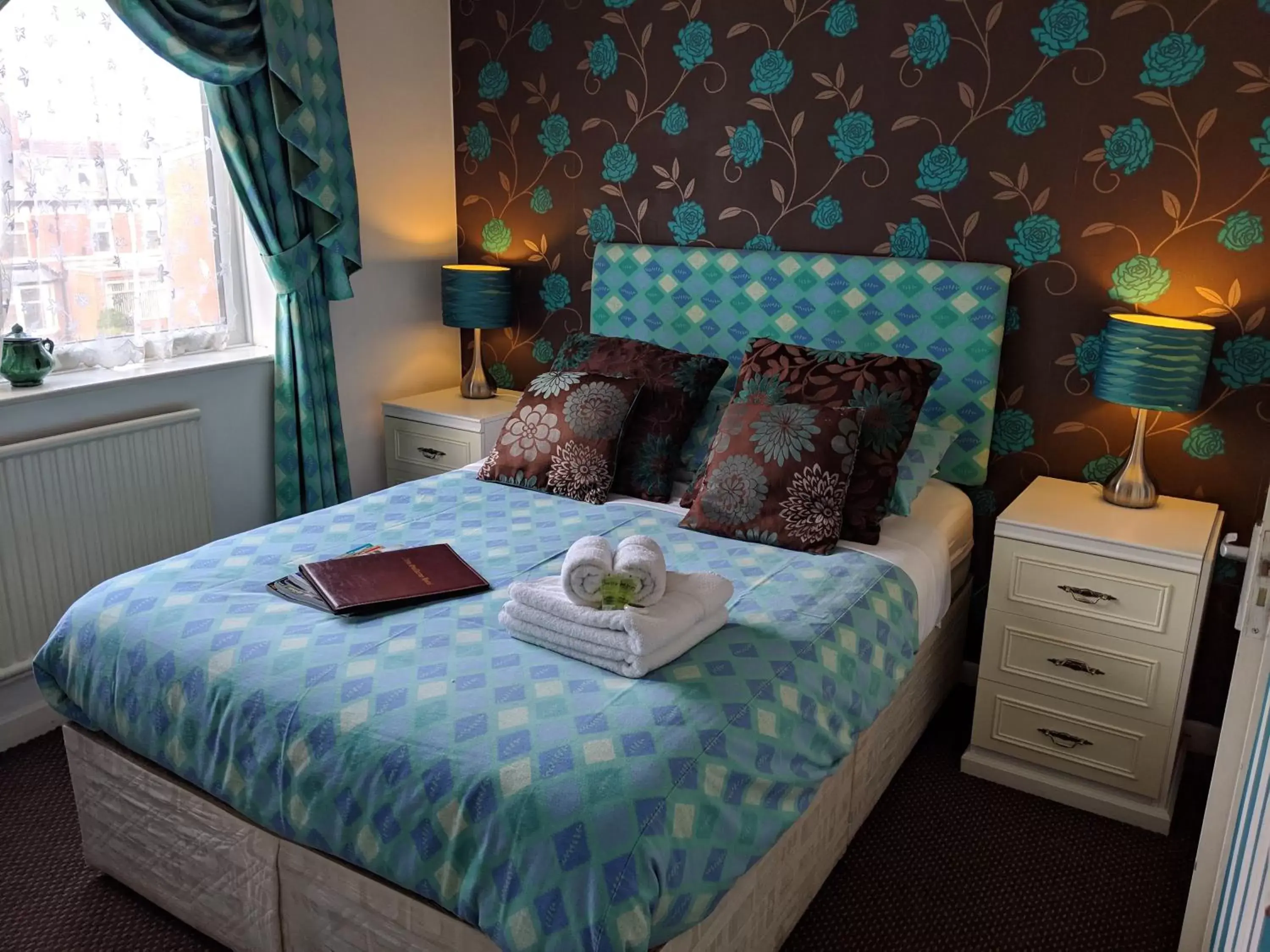 Bedroom, Bed in The New Guilderoy Hotel