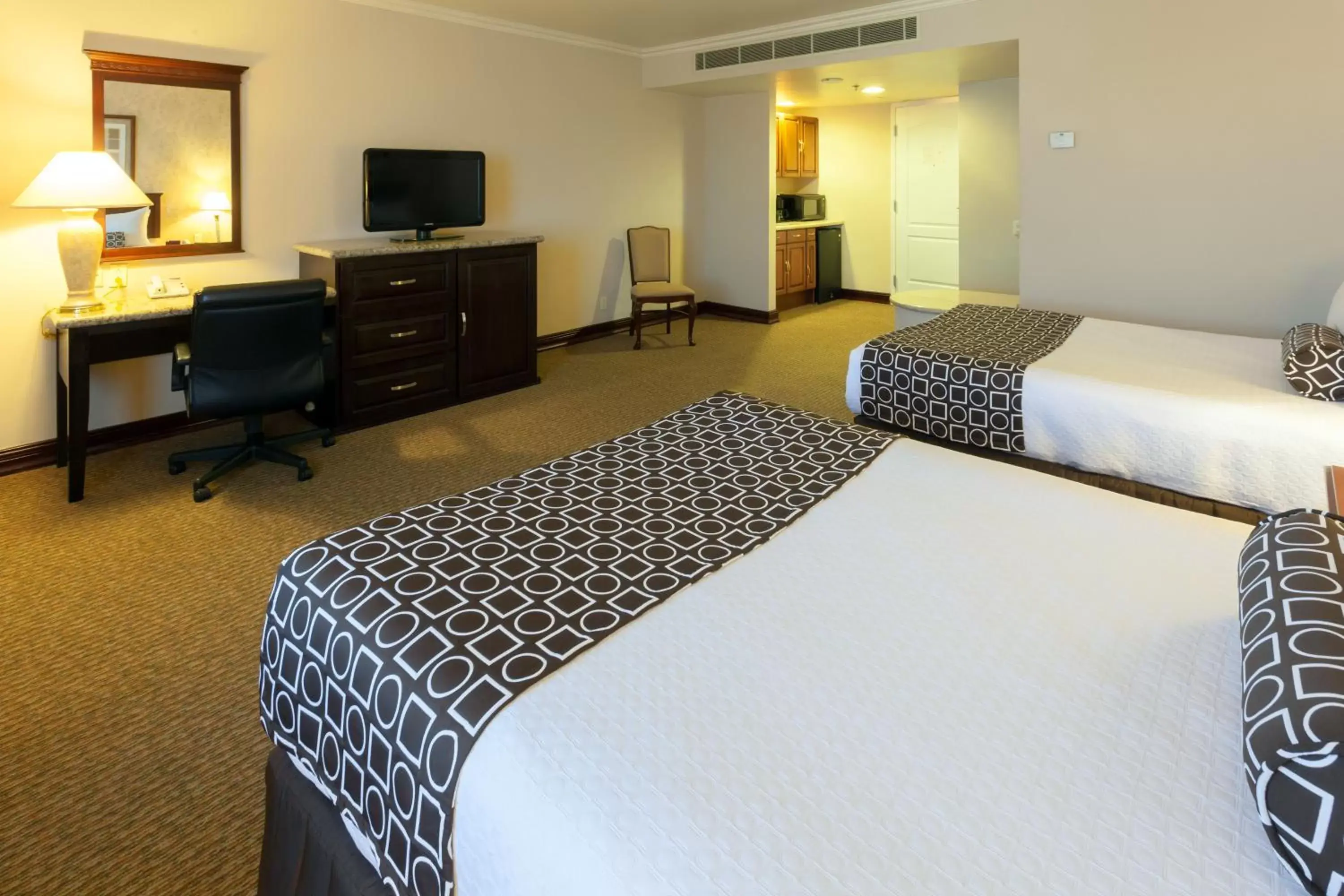 Bed in Best Western Plus Nuevo Laredo Inn & Suites