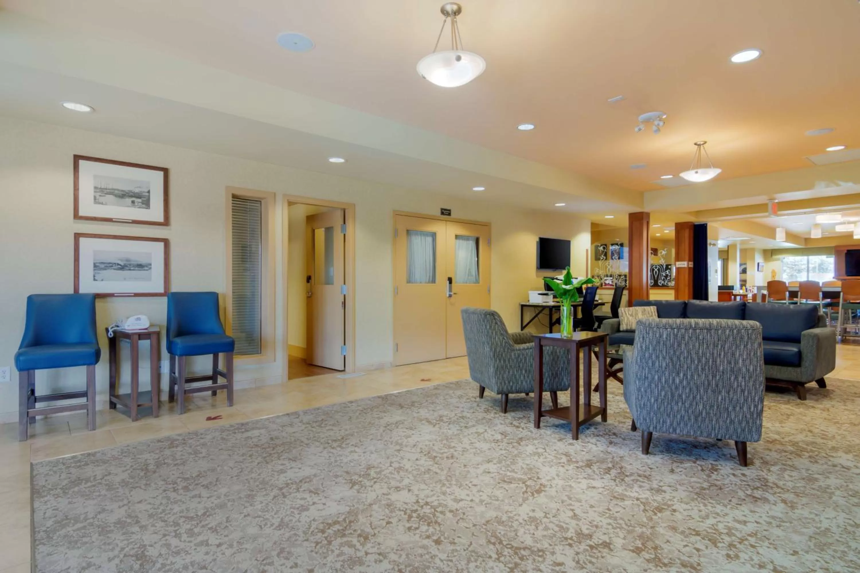 Lobby or reception in Best Western PLUS Chemainus Inn