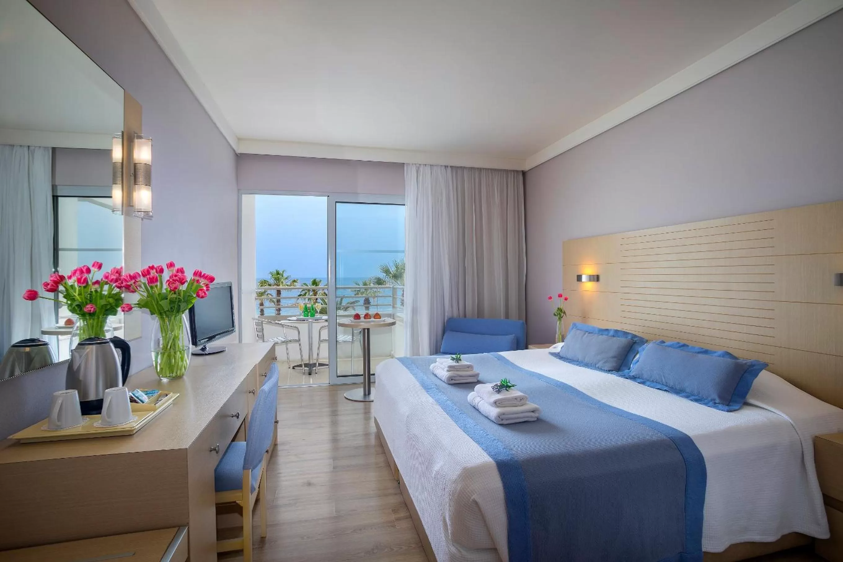 Photo of the whole room, Bed in Louis Ledra Beach