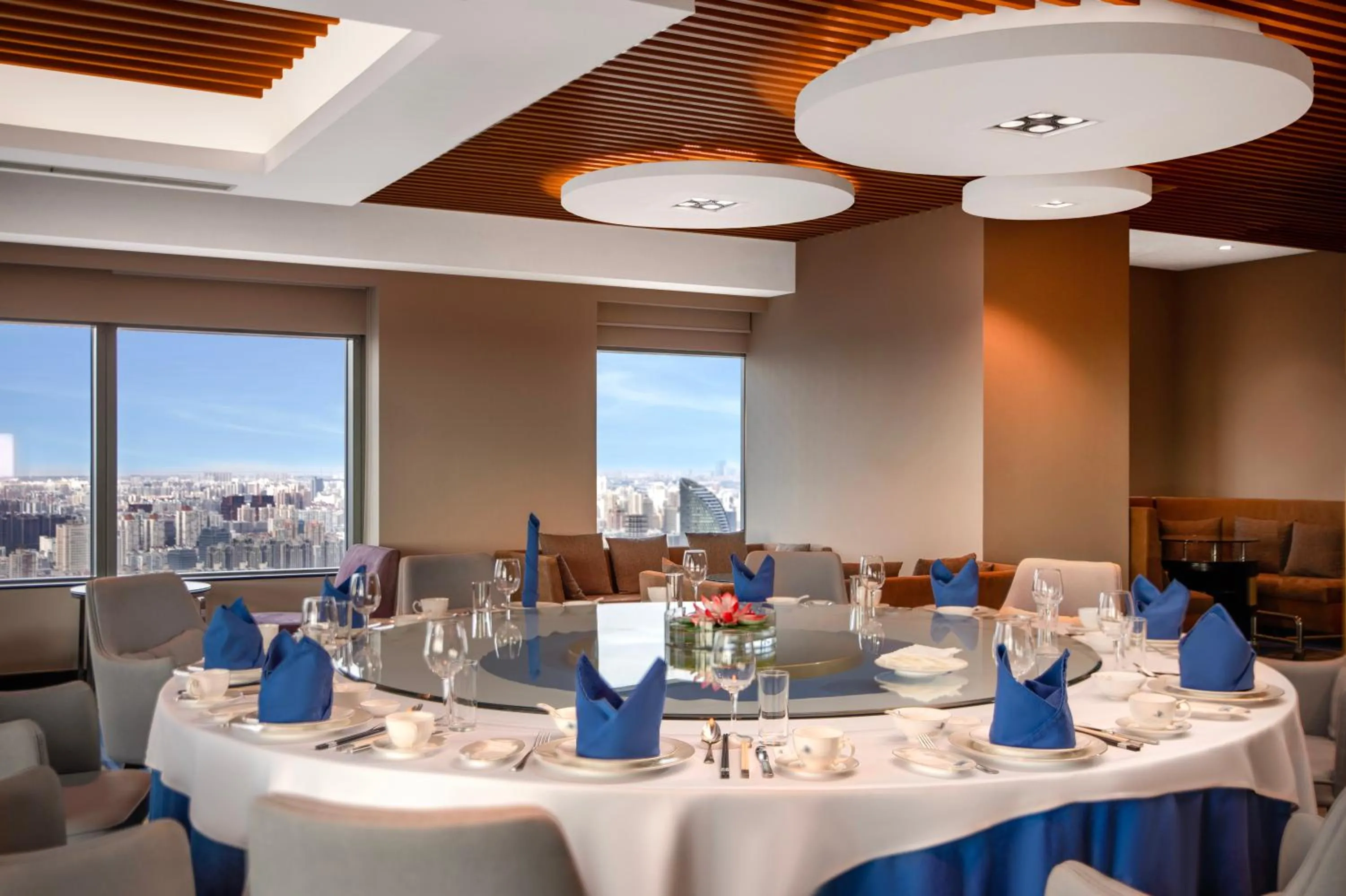 Restaurant/places to eat in Novotel Atlantis Shanghai - Enjoy our great-valued breakfast in our rooftop revolving restaurant with a stunning river view & utilize our FREE self-serviced laundry