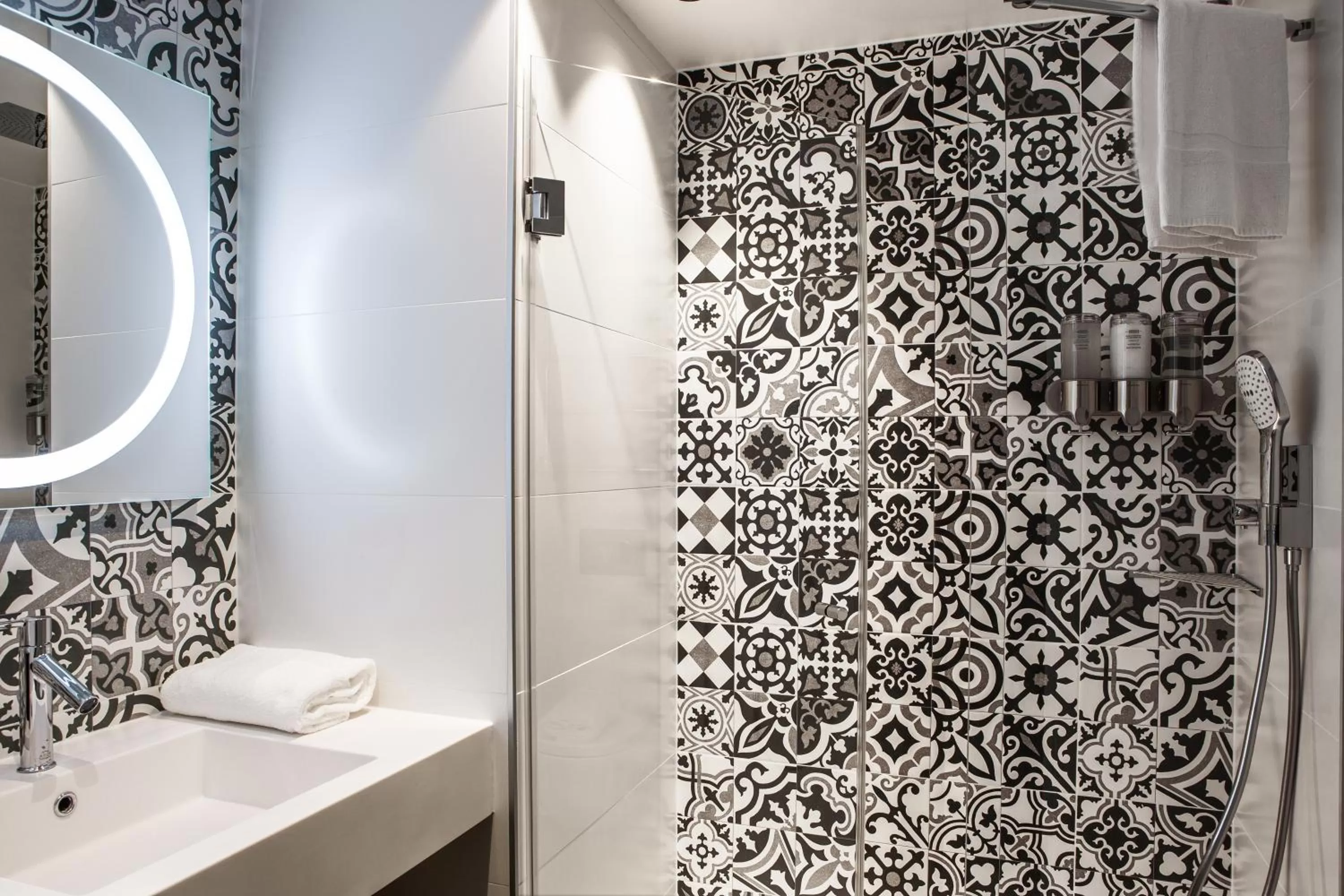 Shower in L'Imprimerie Hôtel