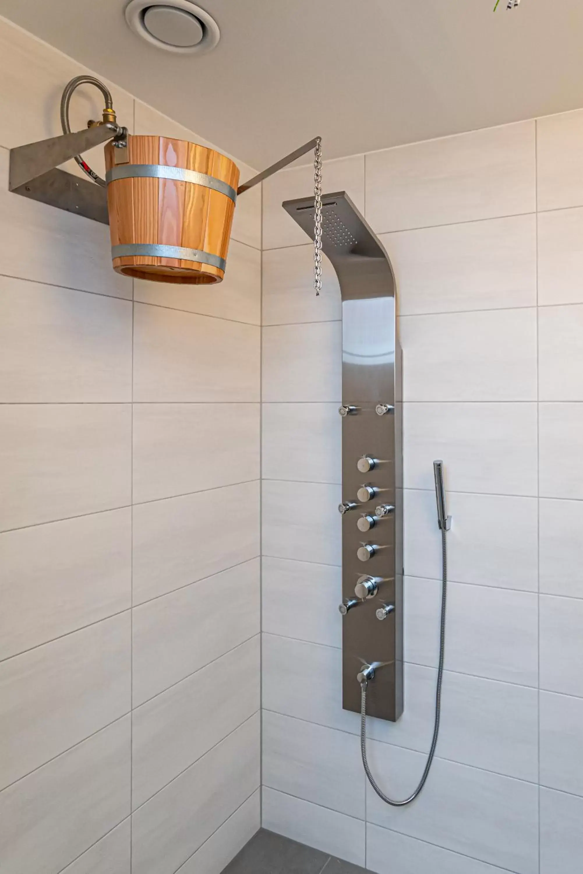 Shower, Bathroom in Parkhotel Traunstein