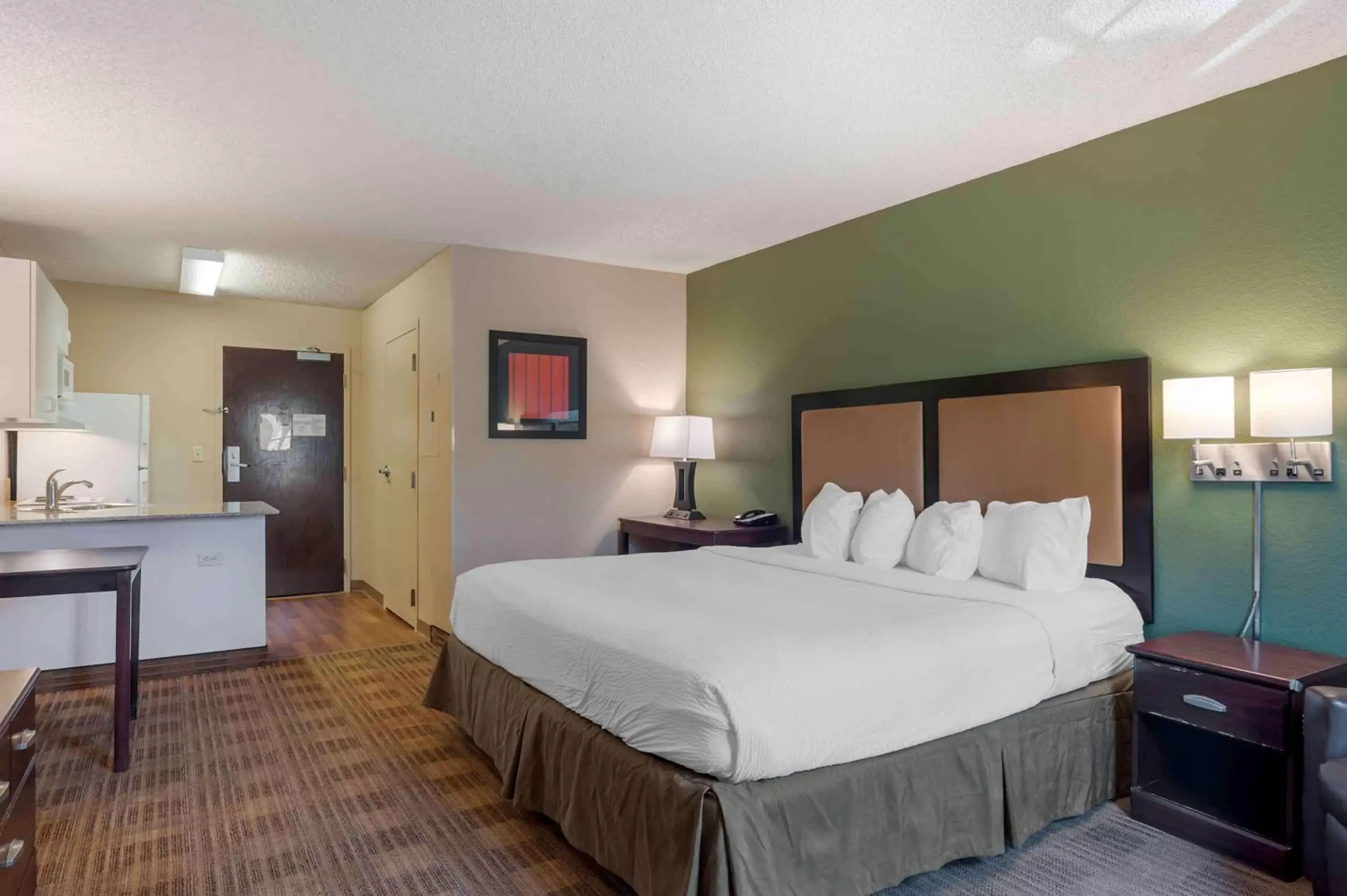 Bedroom, Bed in Extended Stay America Suites - Orange County - Lake Forest