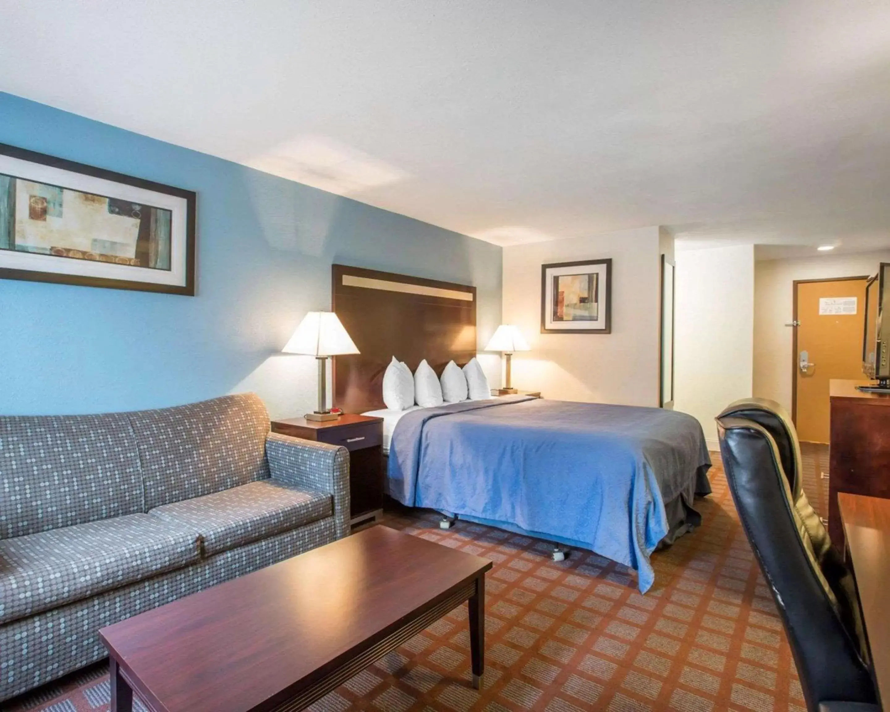 Standard Room, 1 King Bed, Non-Smoking in Quality Inn near Mammoth Mountain Ski Resort