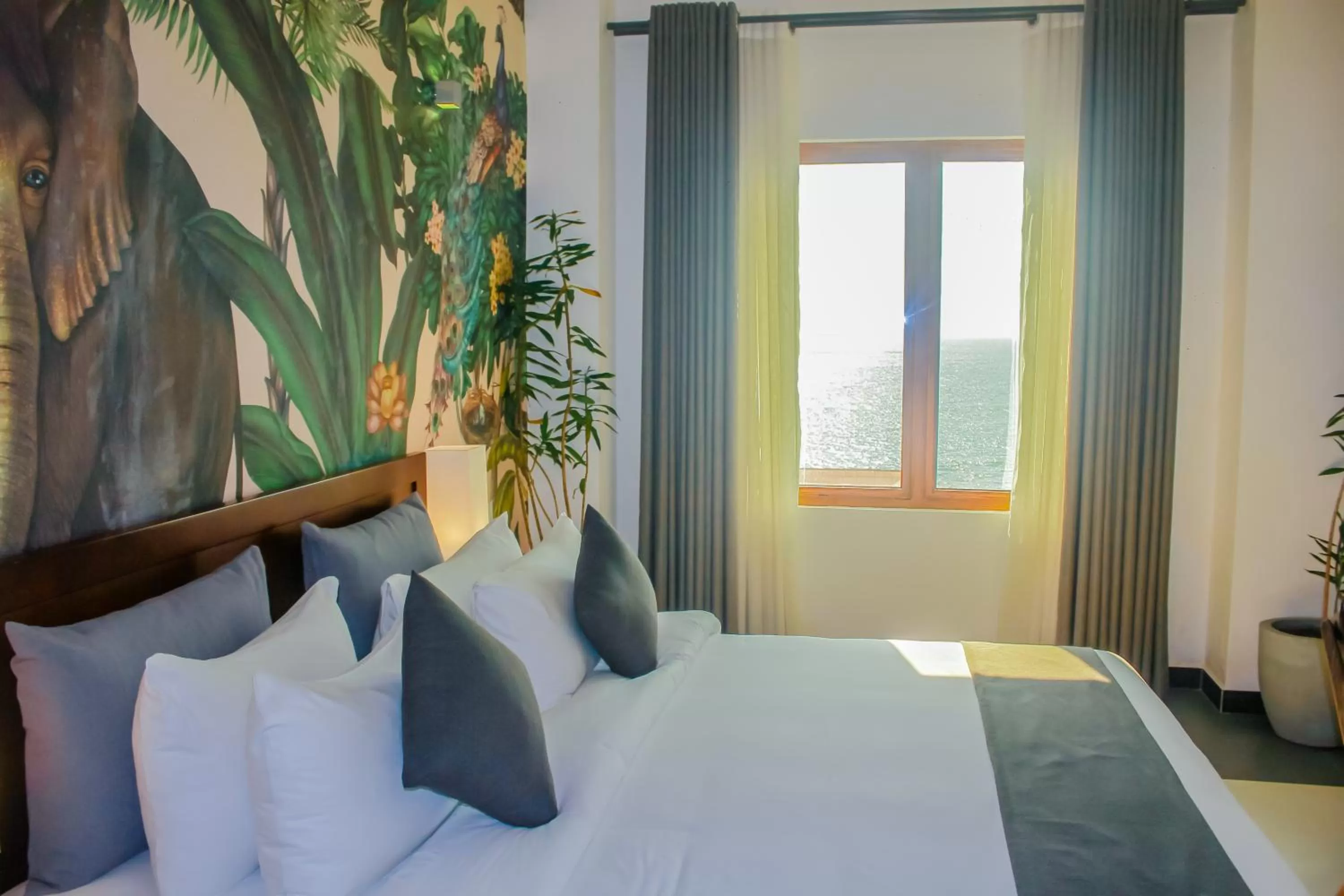 Deluxe Double or Twin Room with Ocean View in Morven Hotel Colombo