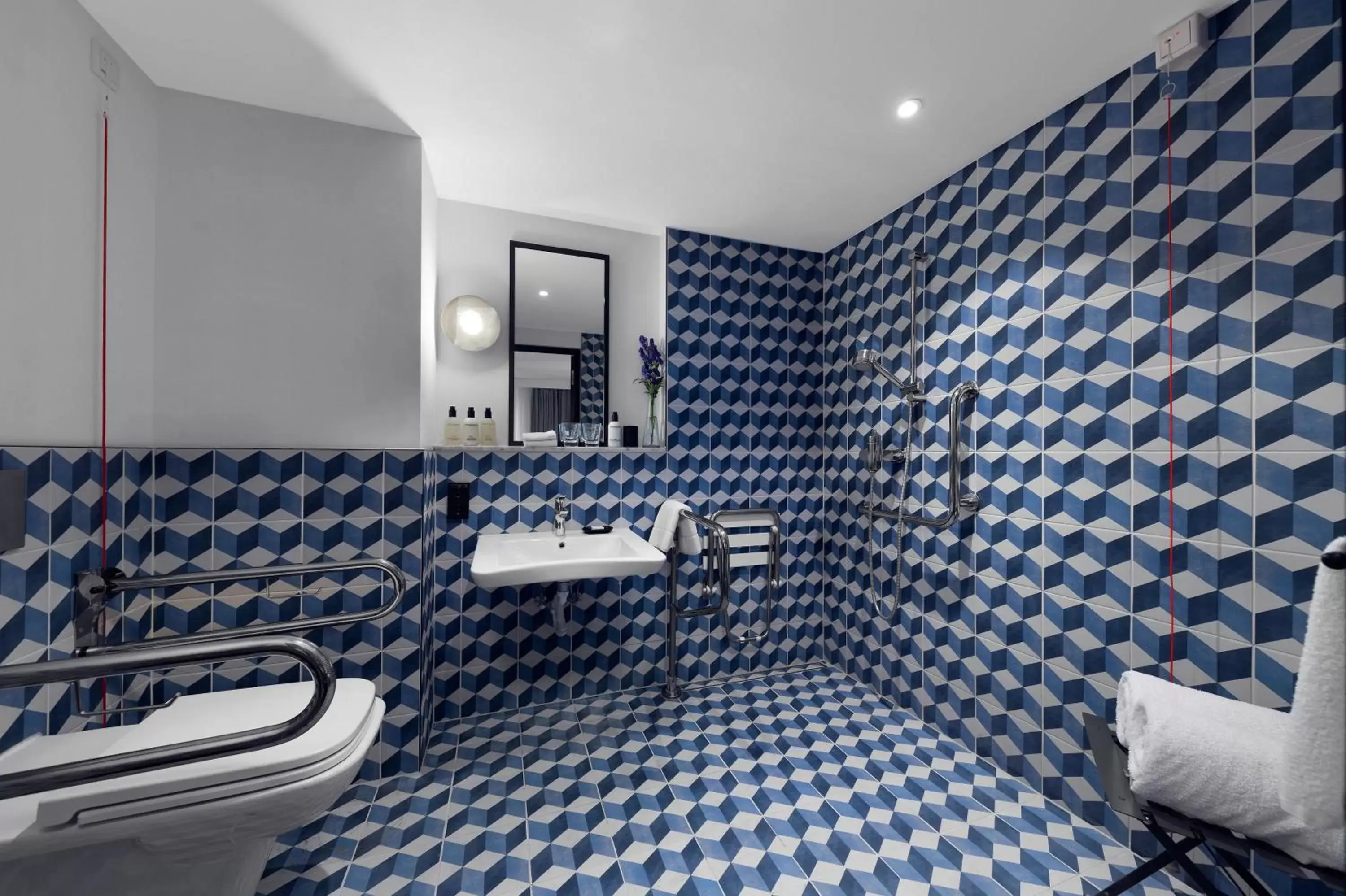 Photo of the whole room, Bathroom in Kimpton De Witt Amsterdam, an IHG Hotel