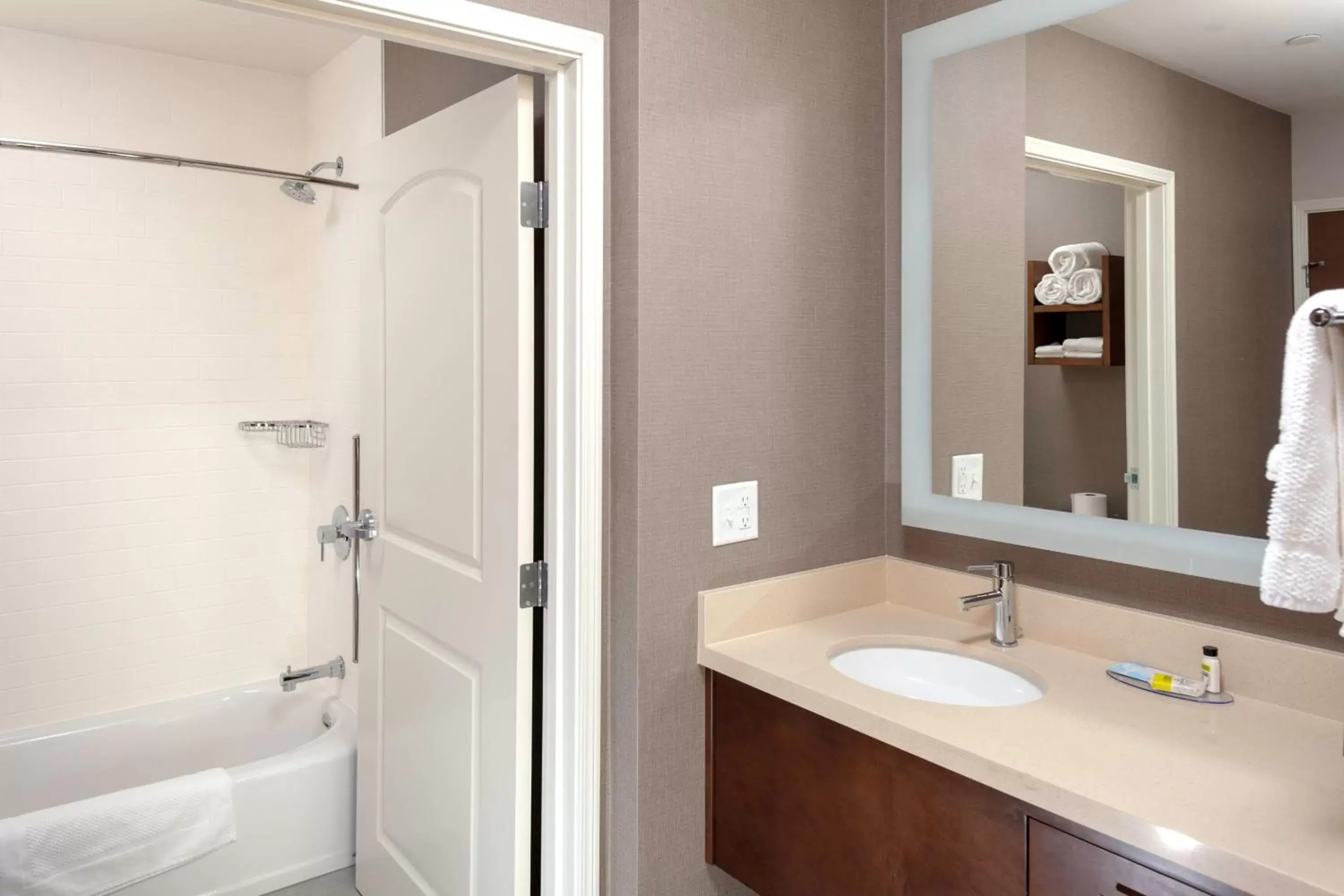 Photo of the whole room, Bathroom in Staybridge Suites - Gilbert - East Mesa, an IHG Hotel