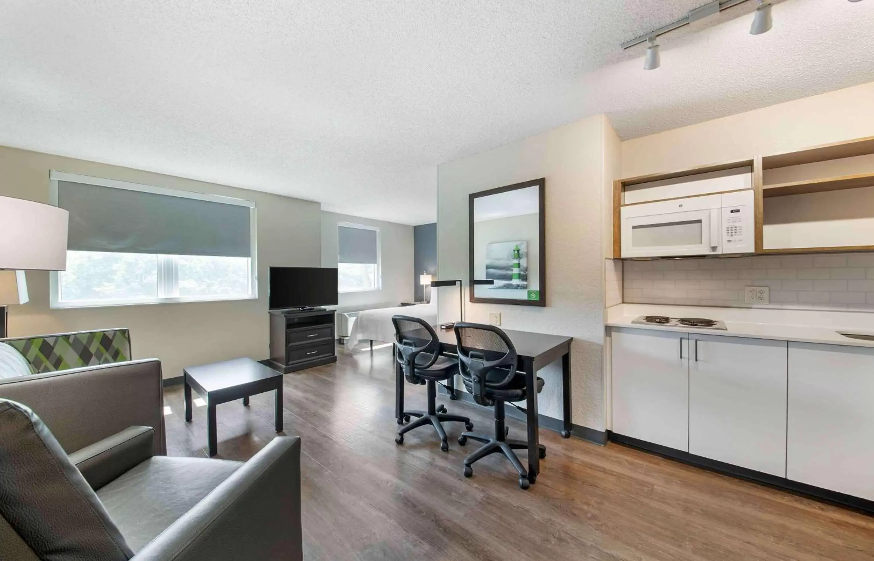 Bedroom, Kitchen/Kitchenette in Extended Stay America Premier Suites - Miami - Airport - Doral - 25th Street