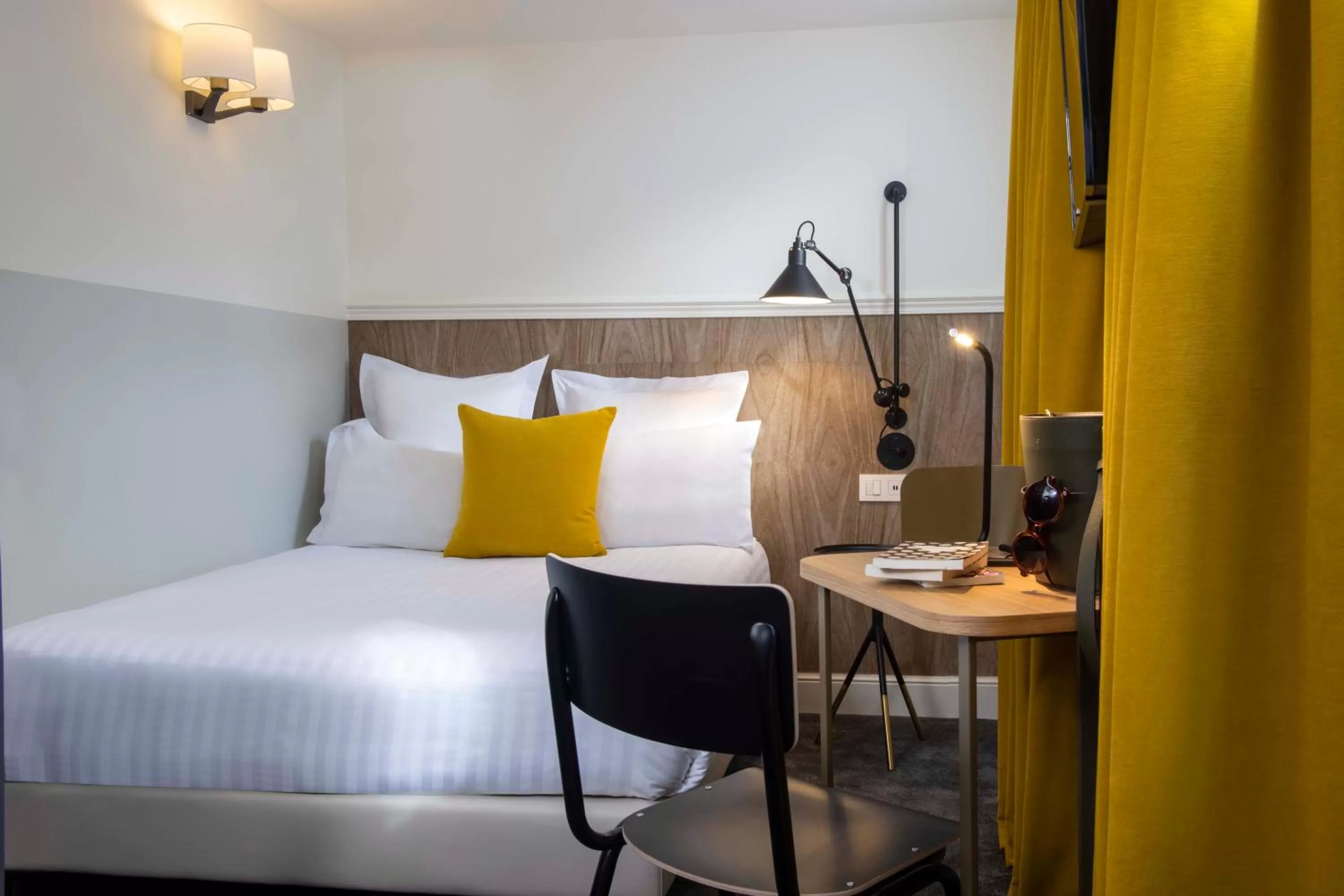 Bed in Hôtel Des Mines