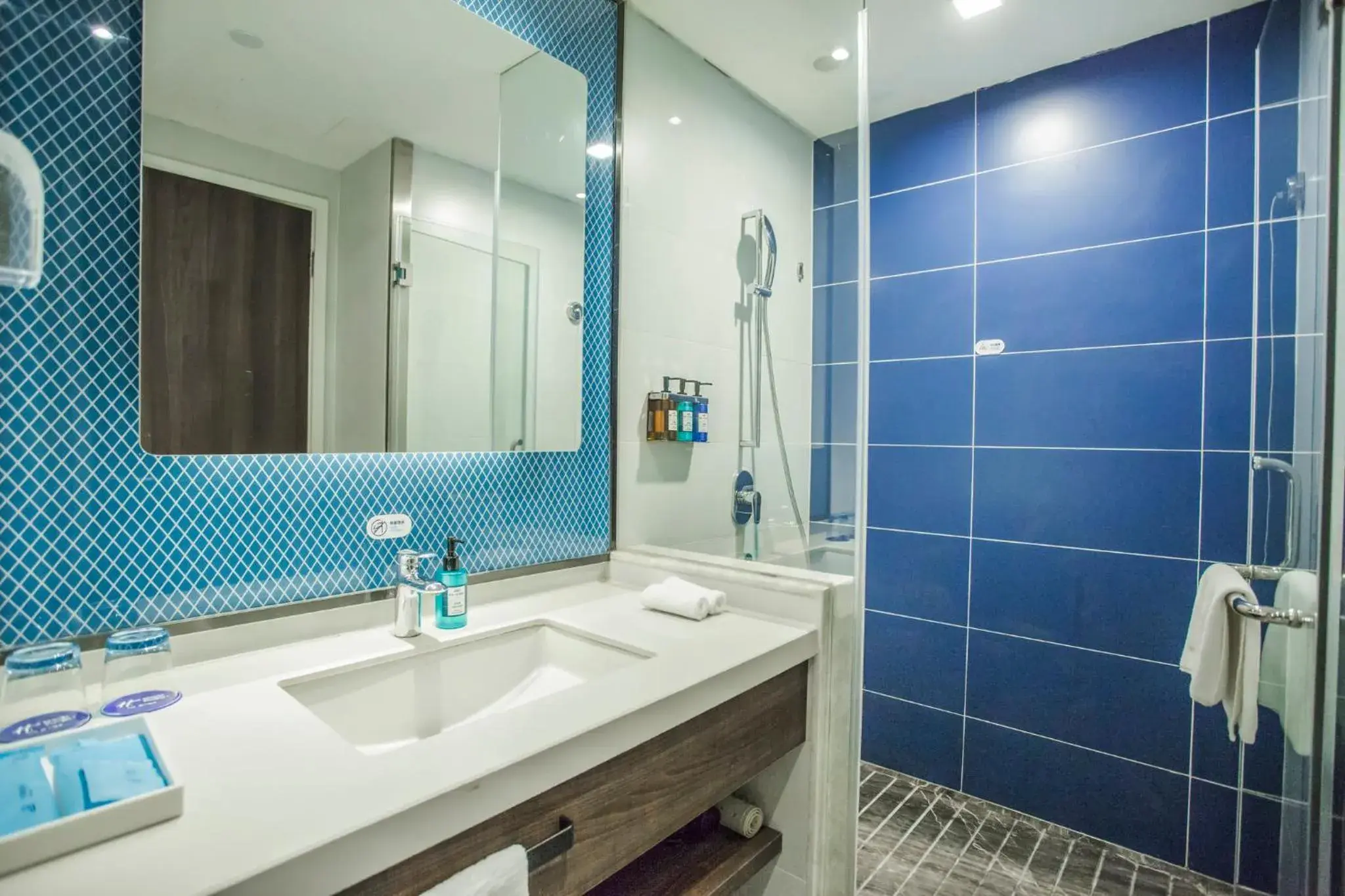 Bathroom in Holiday Inn Express Hangzhou Xixi Tourism Zone, an IHG Hotel