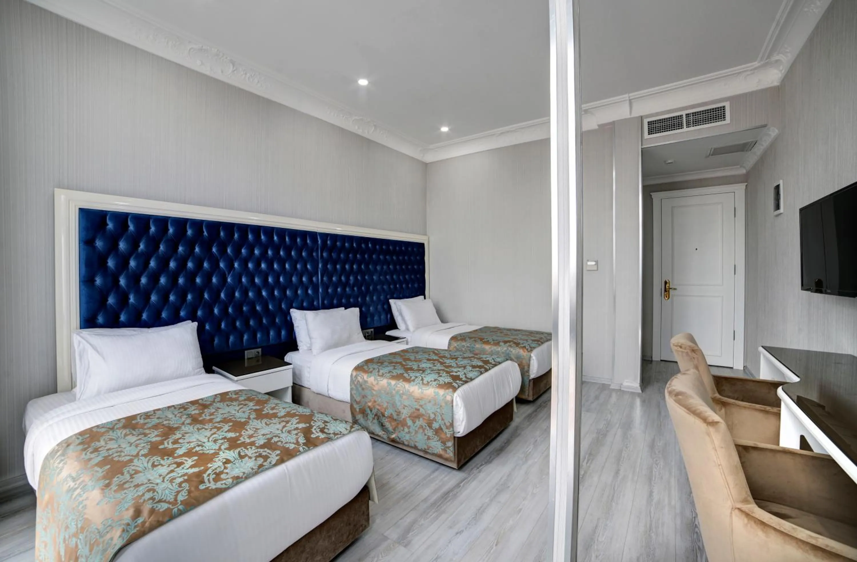 Other, Bed in White Monarch Hotel