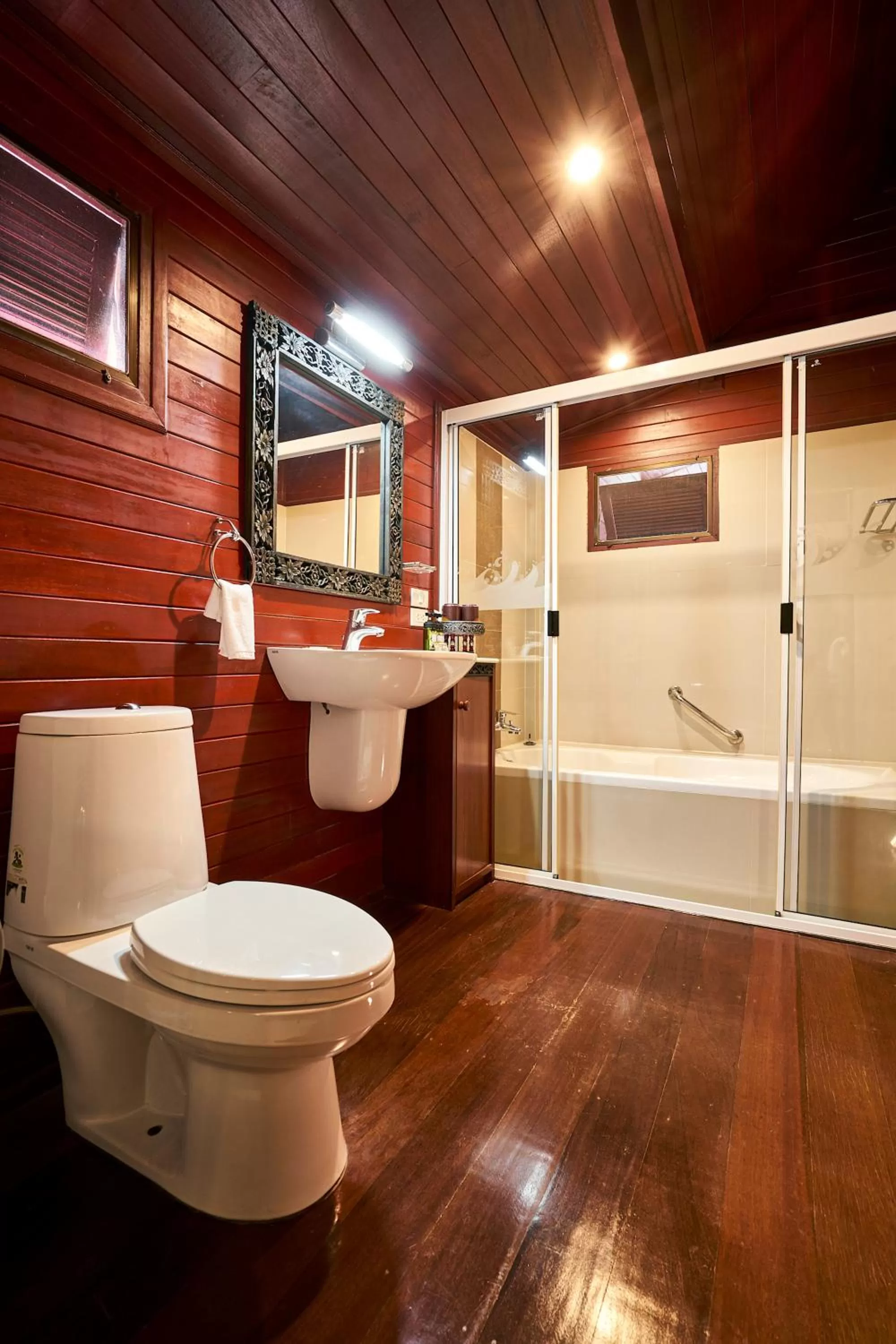 Shower in Ruenkanok Thaihouse Resort