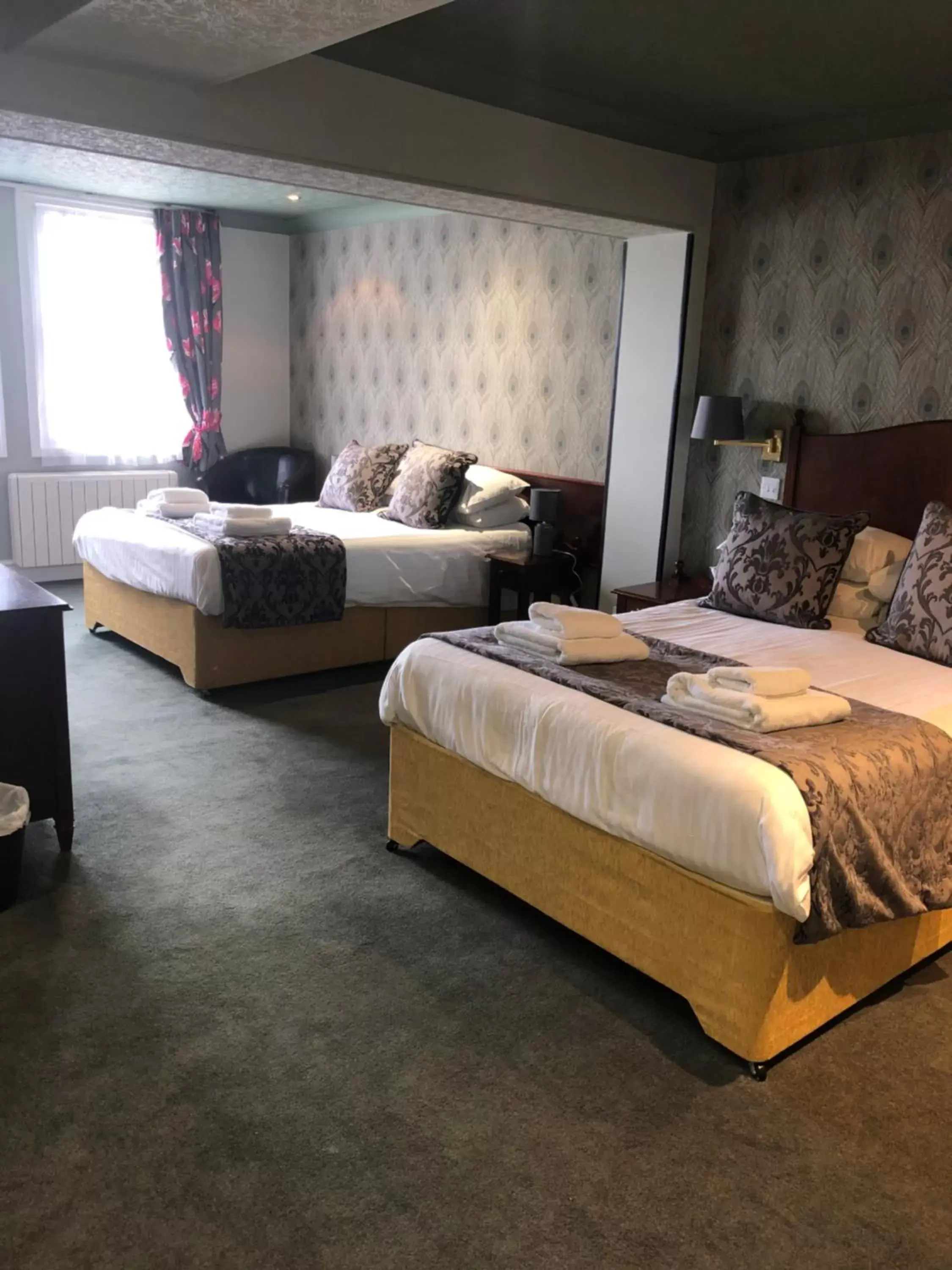Bedroom, Bed in The Vine Hotel, Skegness