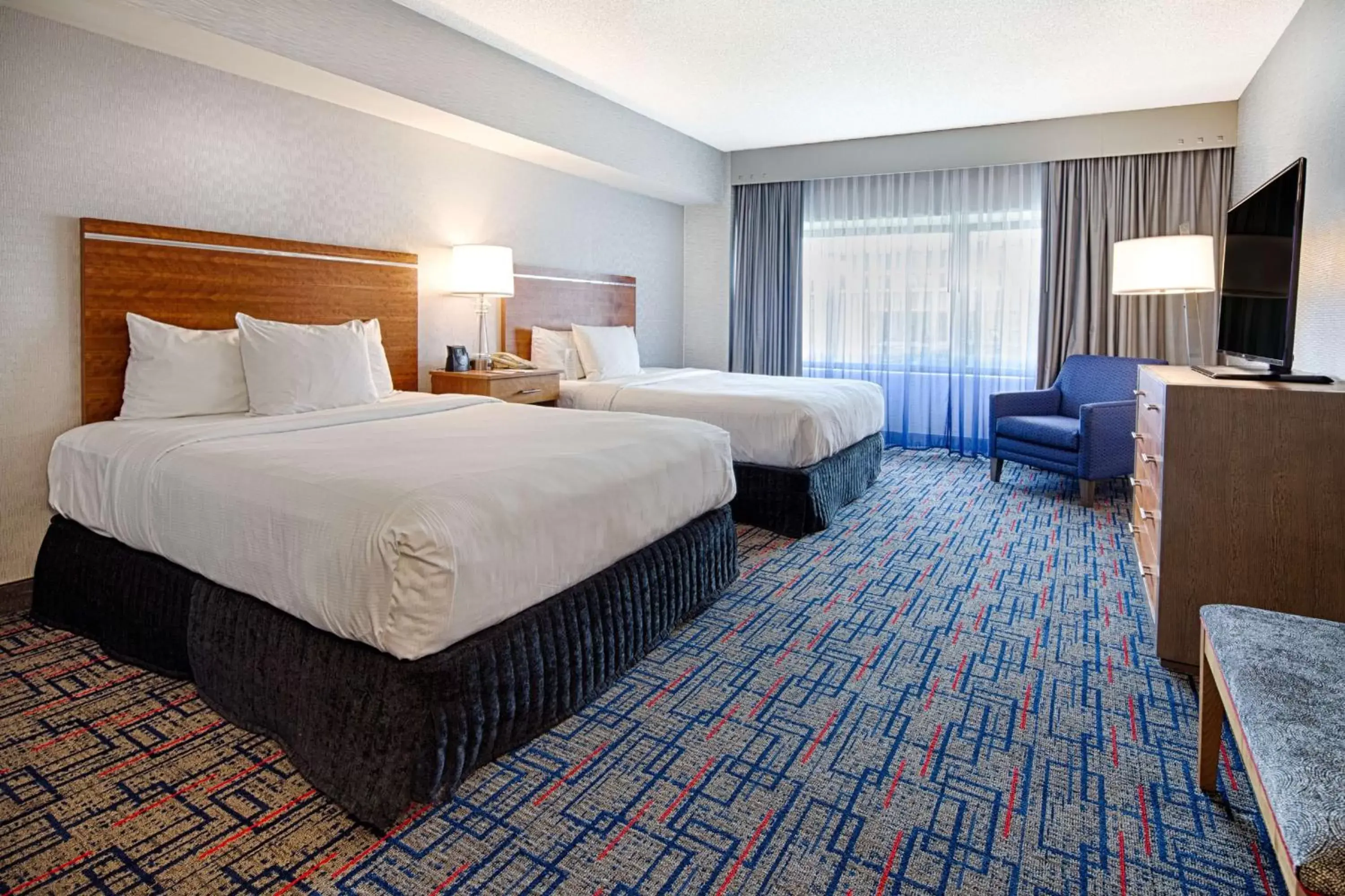 Bedroom, Bed in Embassy Suites by Hilton Chicago O'Hare Rosemont