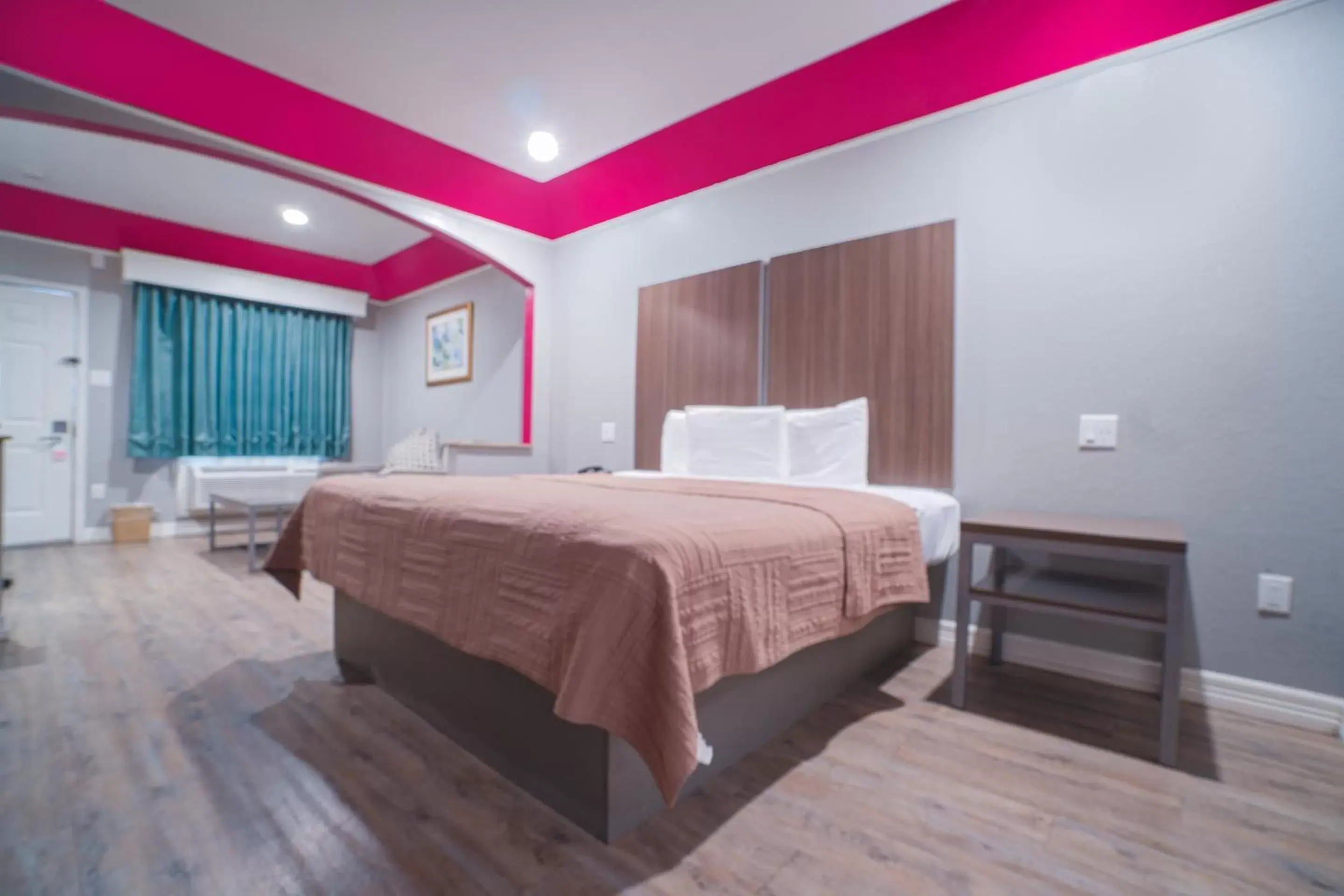 Bedroom, Bed in Hotel Bliss Kemah Boardwalk by OYO