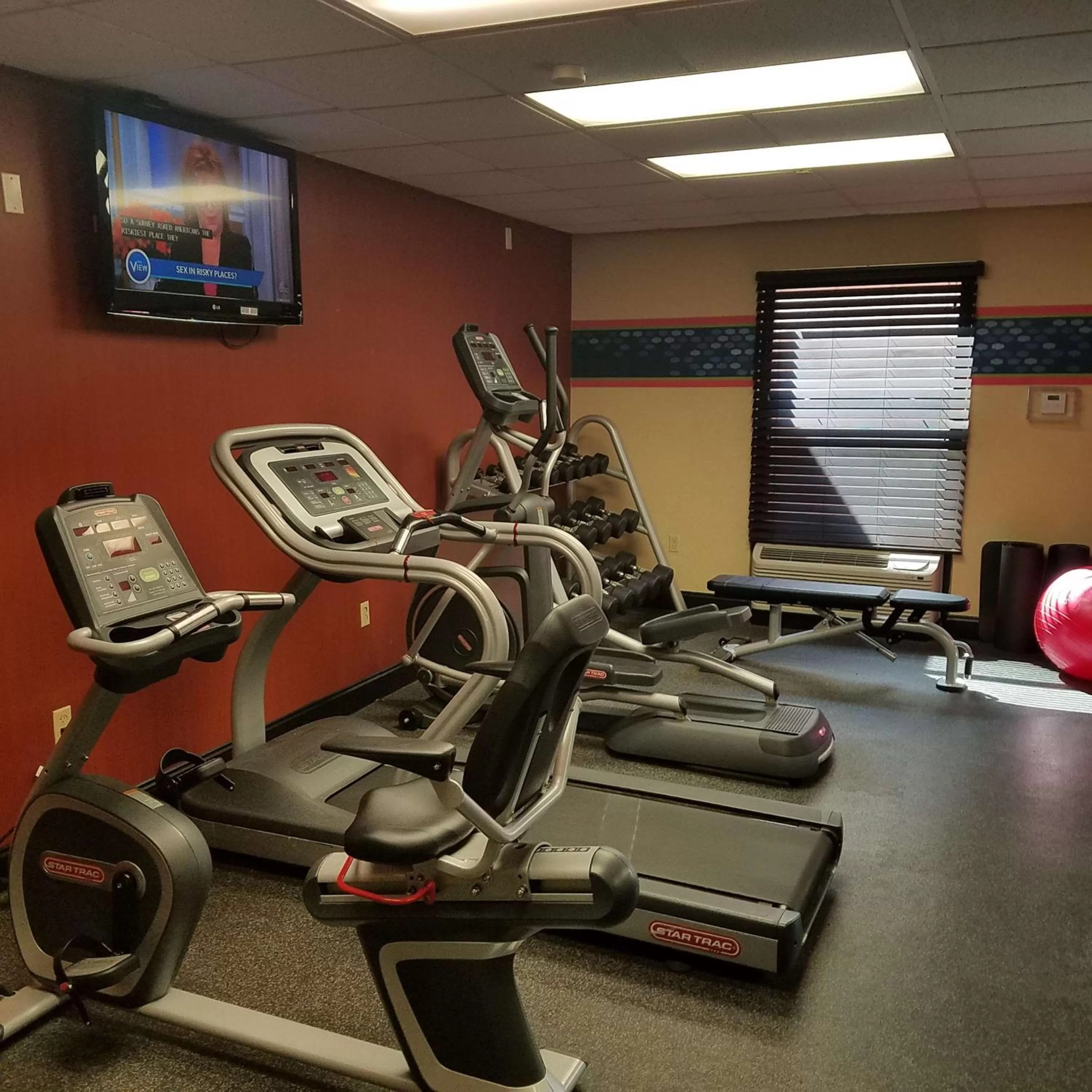 Fitness centre/facilities in Hampton Inn & Suites Kansas City-Merriam