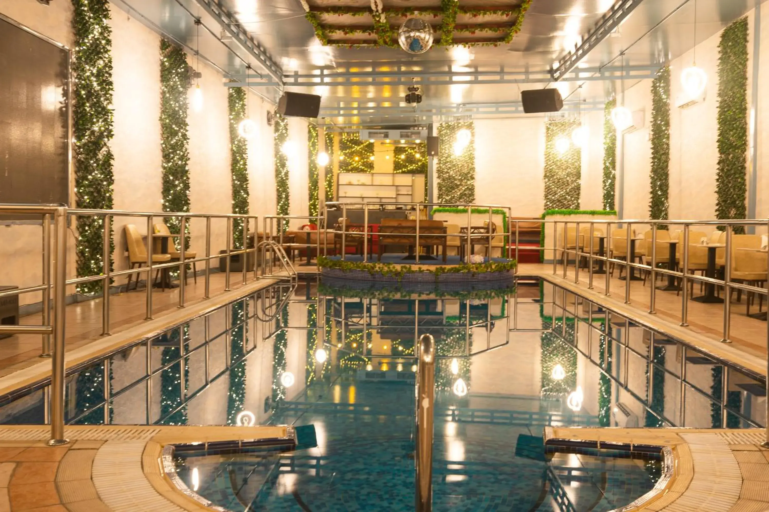 Swimming Pool in Golden Tulip Deira Hotel