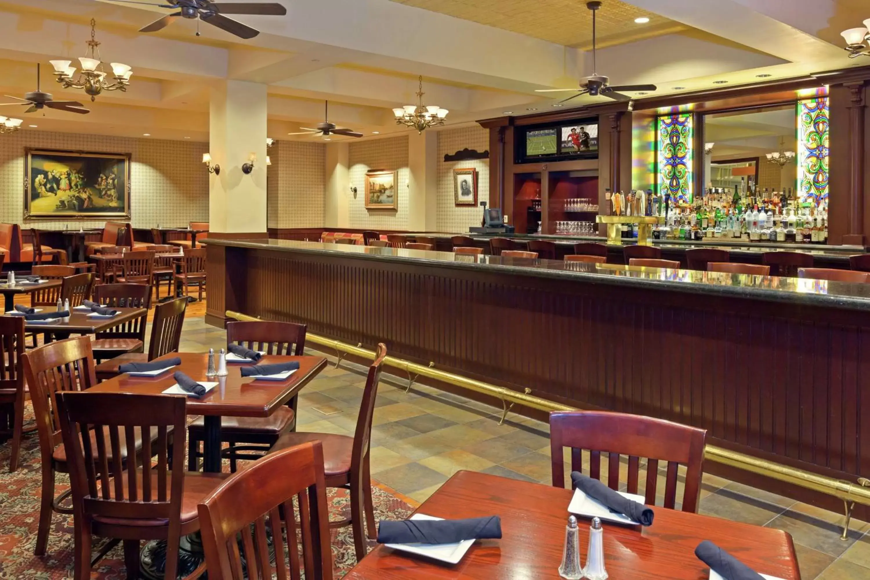 Lounge or bar, Restaurant/Places to Eat in Hilton Boston Logan Airport