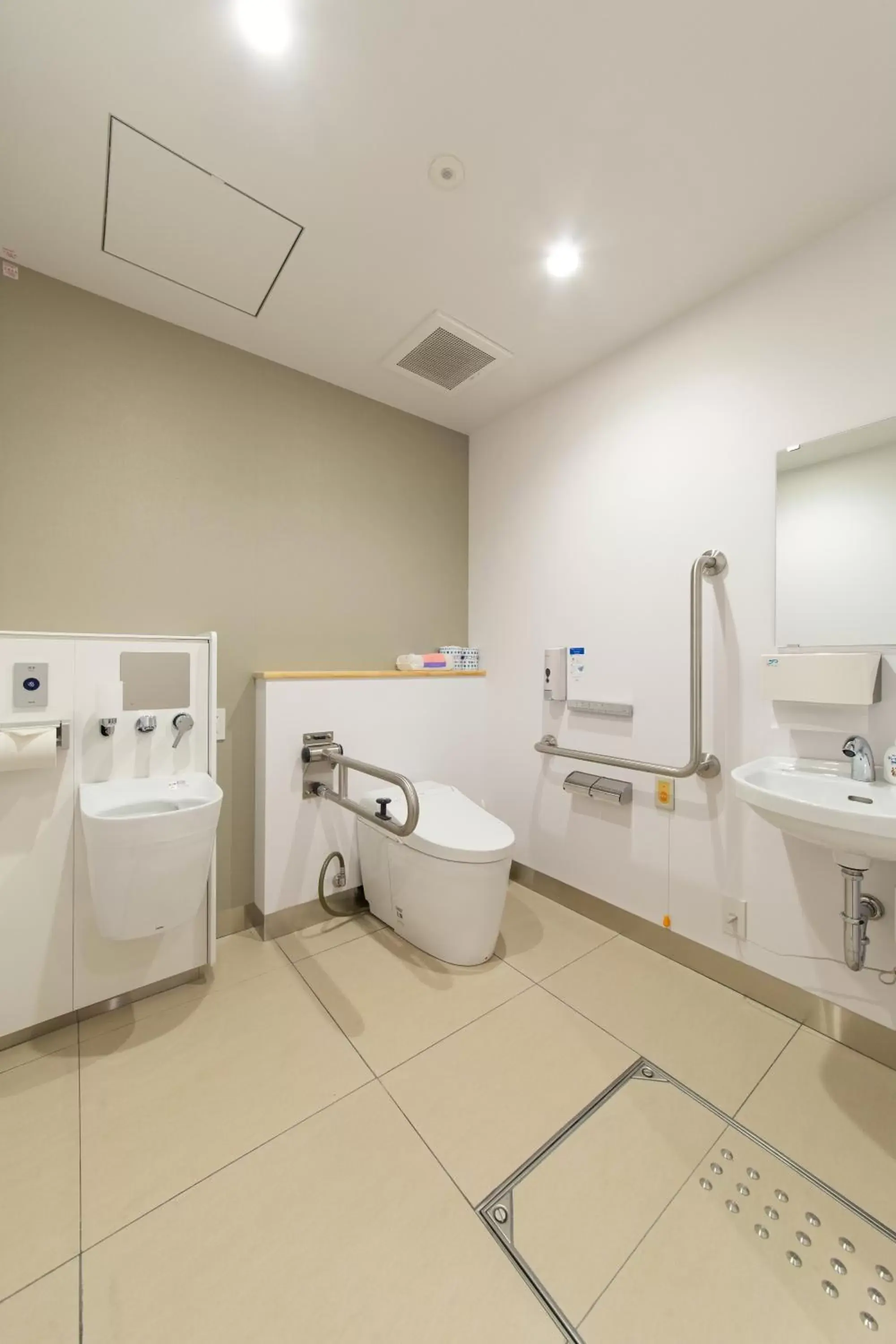 Facility for disabled guests, Bathroom in Hotel Amanek Kyoto Kawaramachi Gojo