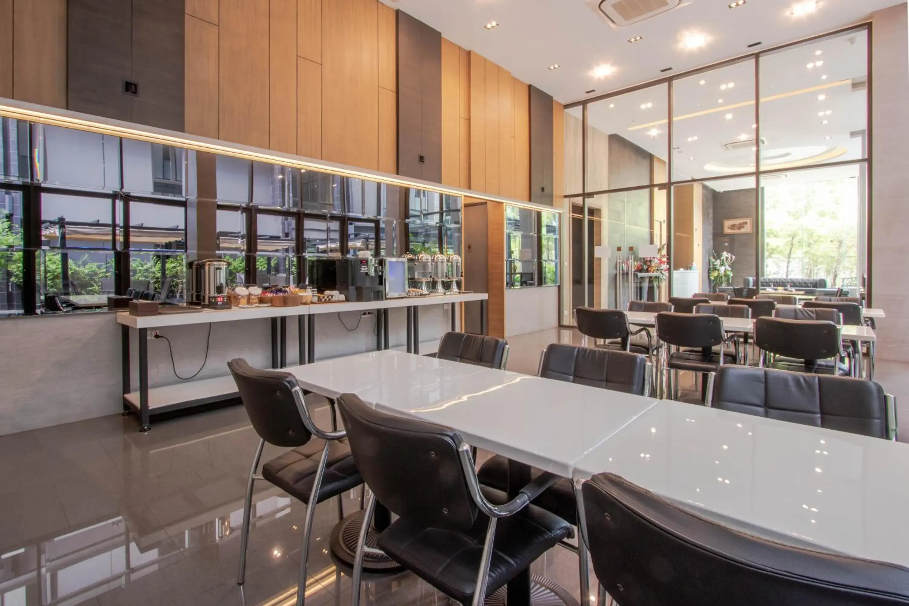 Restaurant/places to eat in Kepler Residence Bangkok