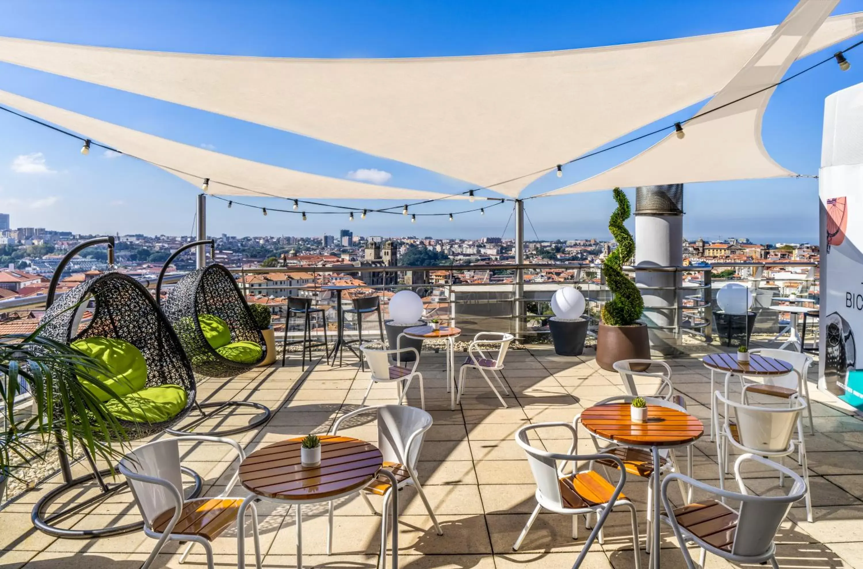 Balcony/Terrace, Restaurant/Places to Eat in Mercure Porto Centro Santa Catarina