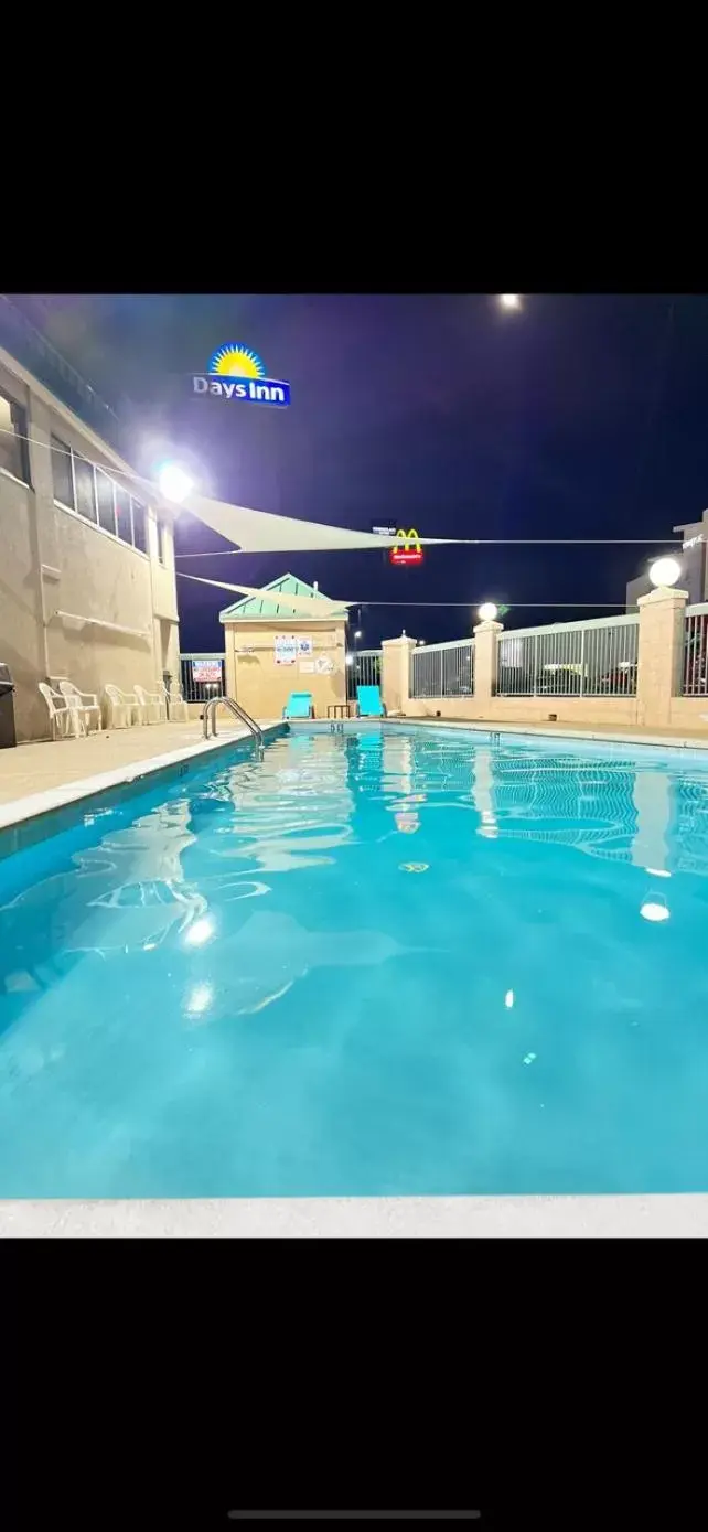 Swimming pool in Days Inn by Wyndham Clarksville North EXIT 4 Swimming pool in Days Inn by Wyndham Clarksville North EXIT 4