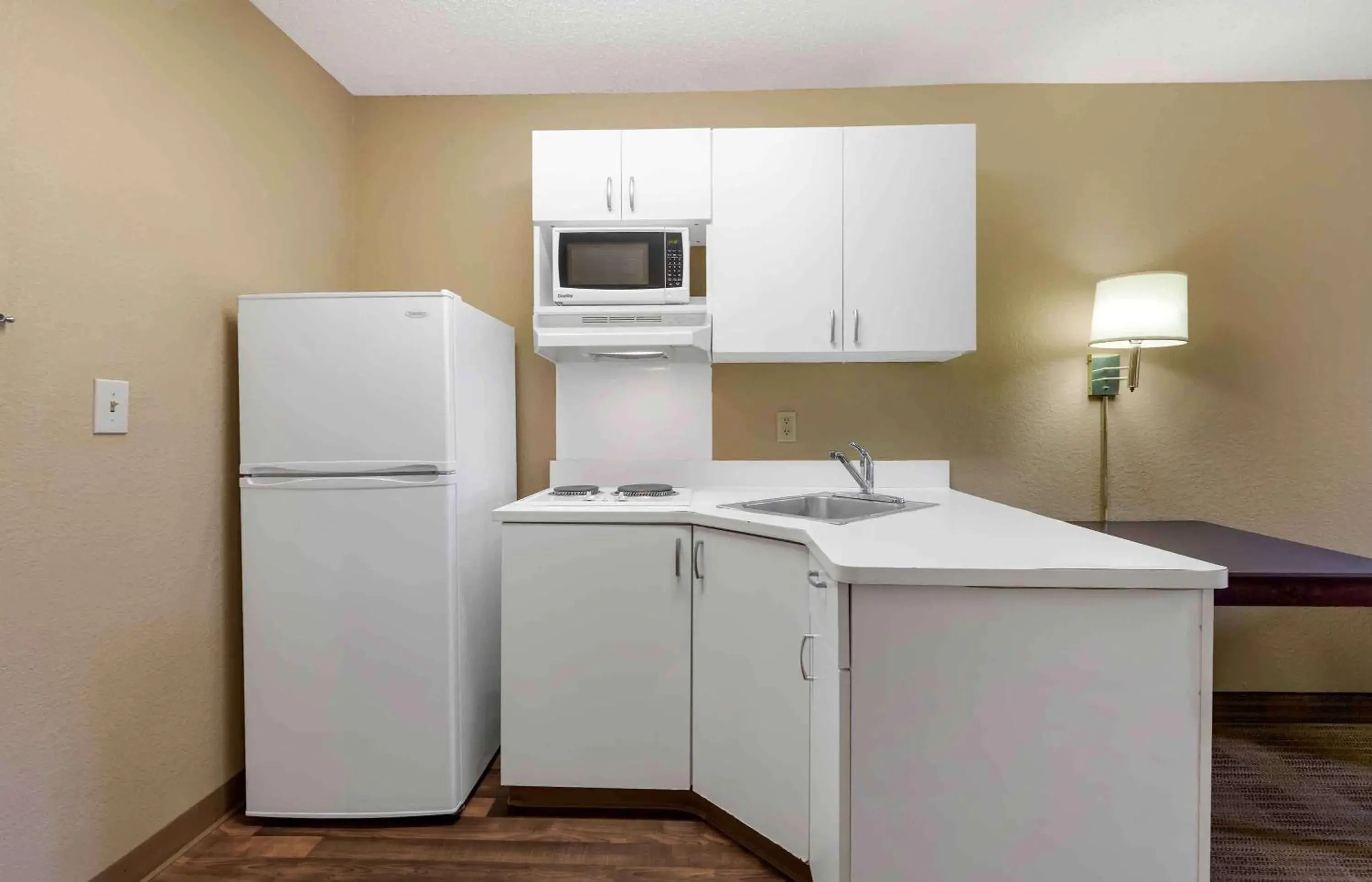 Bedroom, Kitchen/Kitchenette in Extended Stay America Suites - Fort Worth - City View
