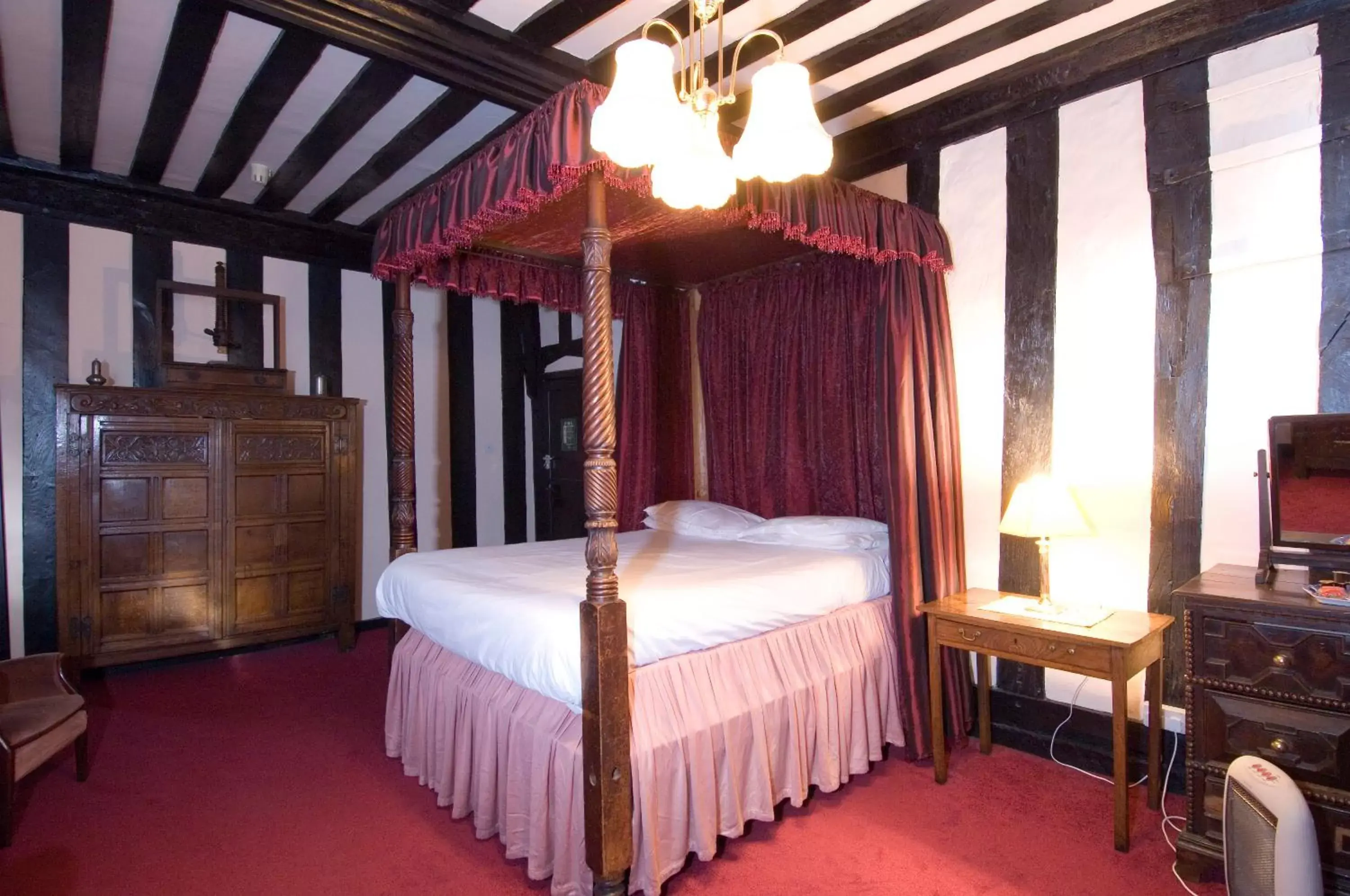 Bedroom, Bed in George & Pilgrims Hotel