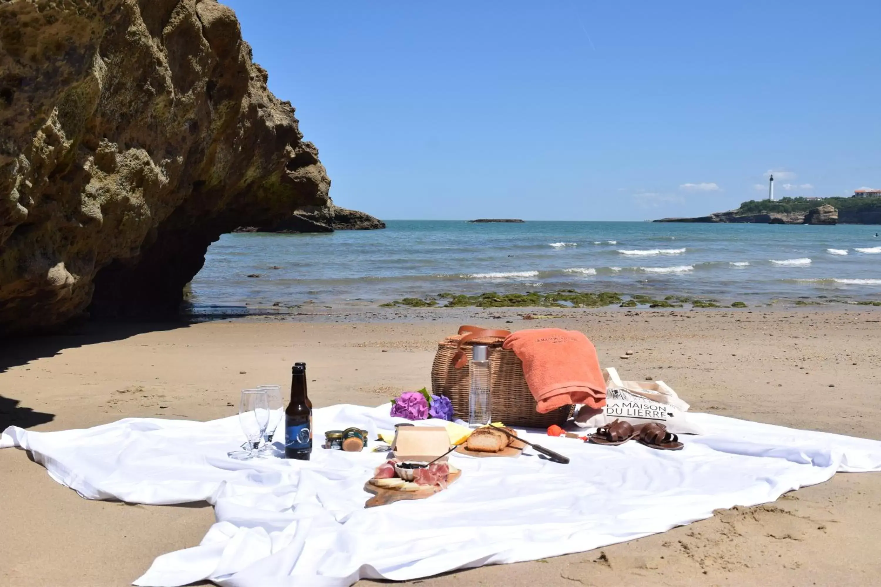 Food and drinks, Beach in Hôtel & Espace Bien-être La Maison du Lierre