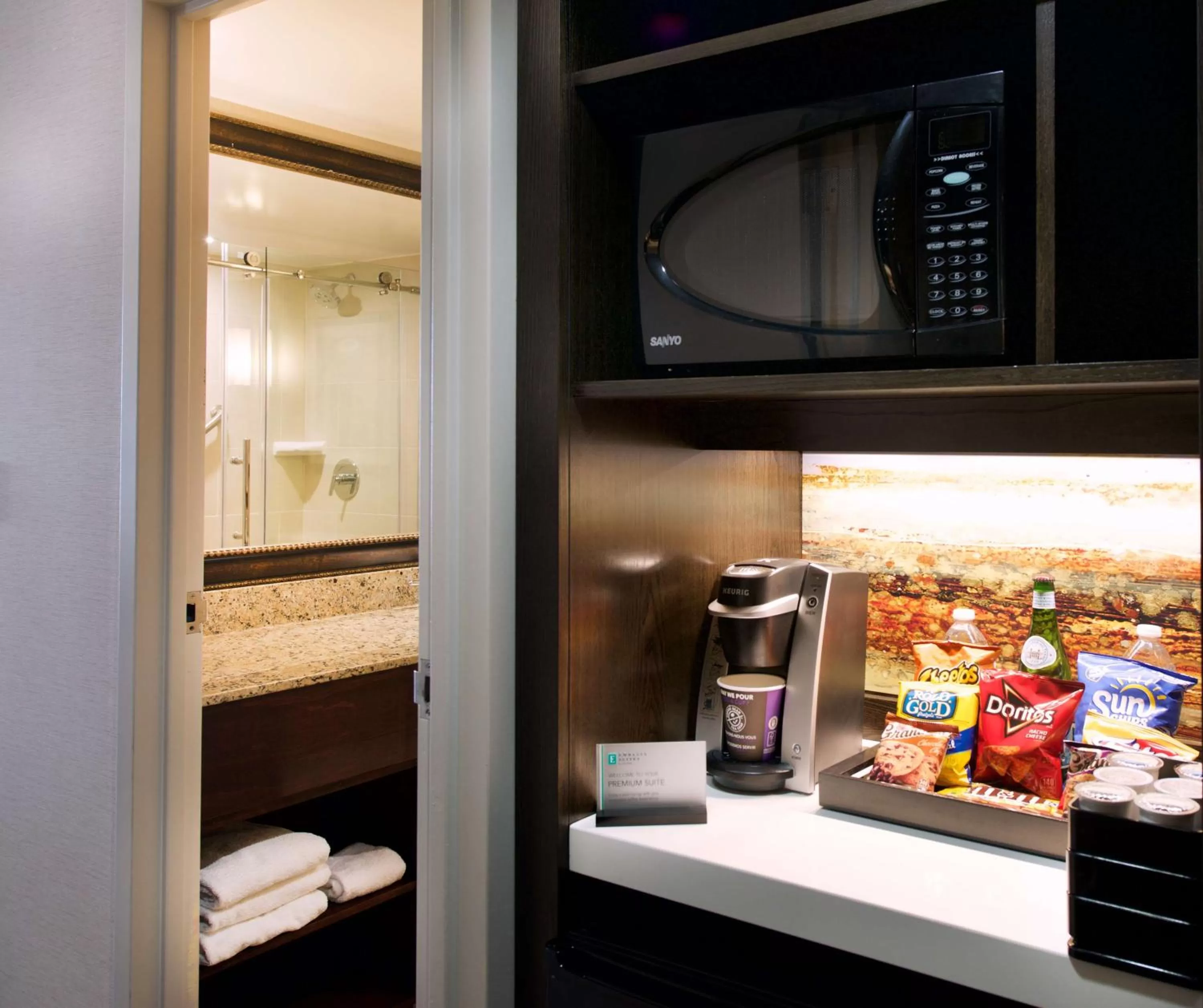 Living room in Embassy Suites by Hilton Portland Tigard