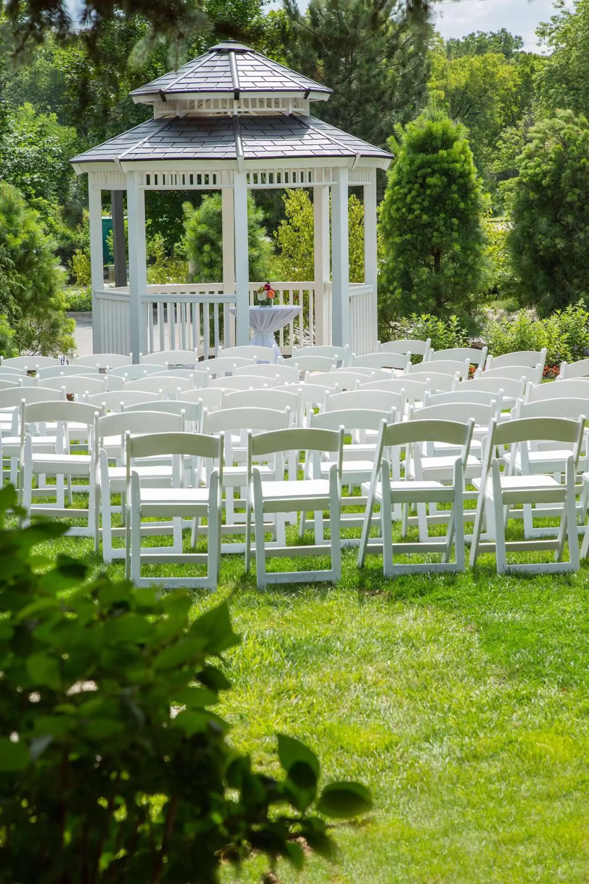 Inner courtyard view, Banquet Facilities in Hilton Chicago/Northbrook