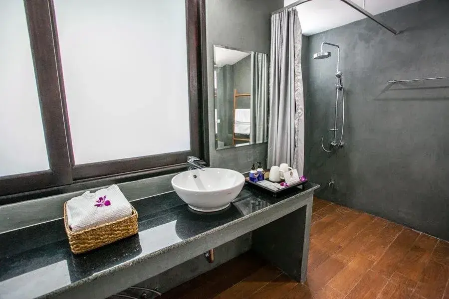 Bathroom in Lanta Corner Resort