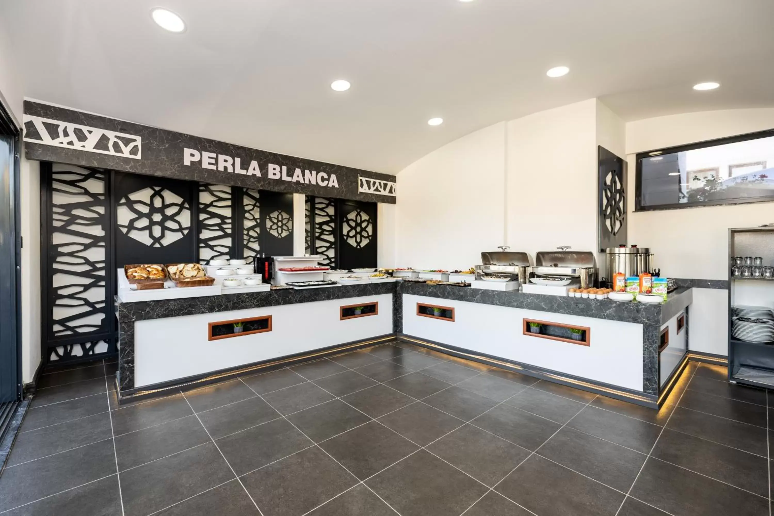 Property building, Restaurant/Places to Eat in Perla Blanca Hotel