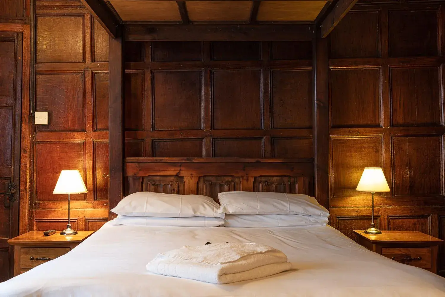 Bed in The New Inn