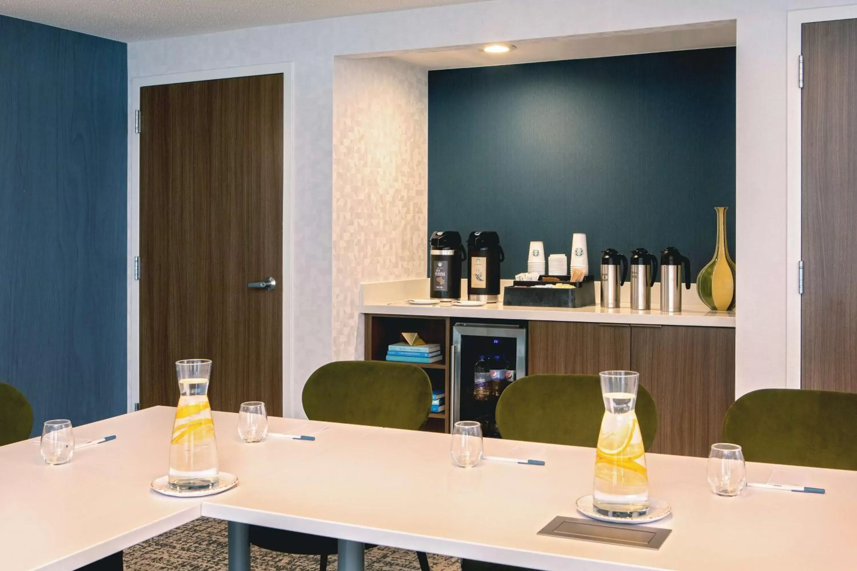 Meeting/conference room, Restaurant/Places to Eat in Sonesta Select Boston Foxborough Mansfield