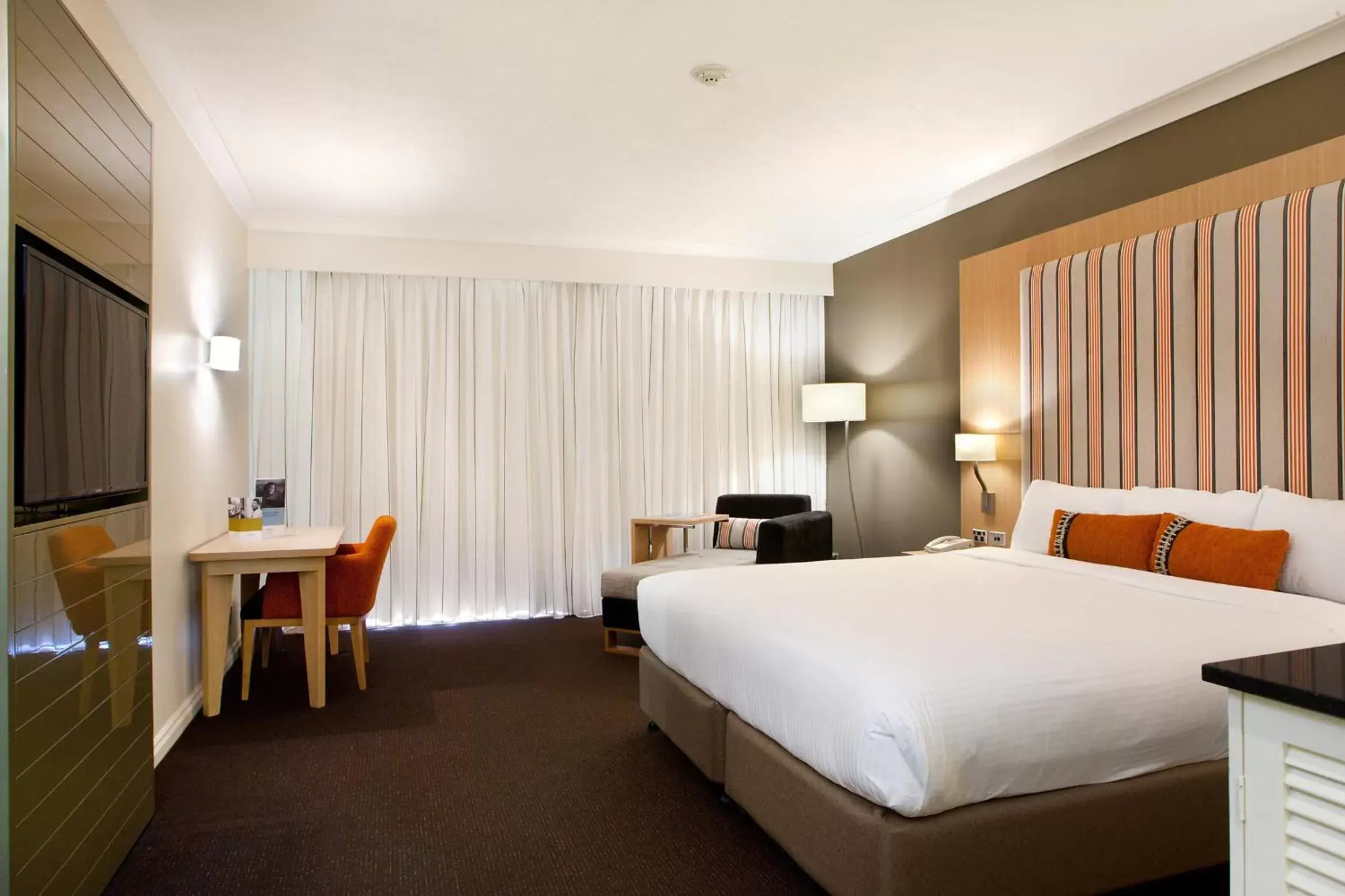 Bedroom, Bed in Mercure Gold Coast Resort