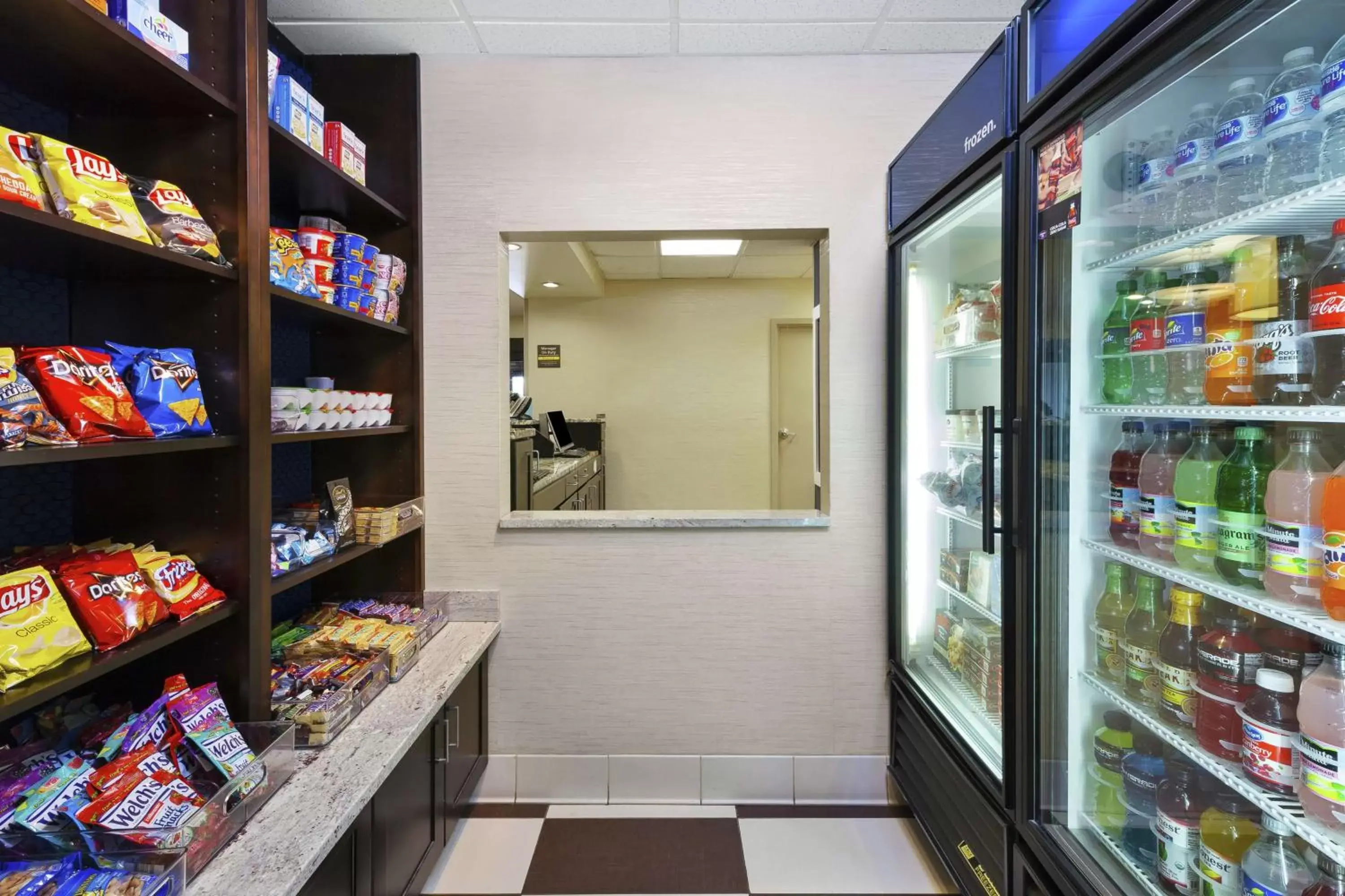 Restaurant/places to eat, Supermarket/Shops in Hampton Inn Clinton