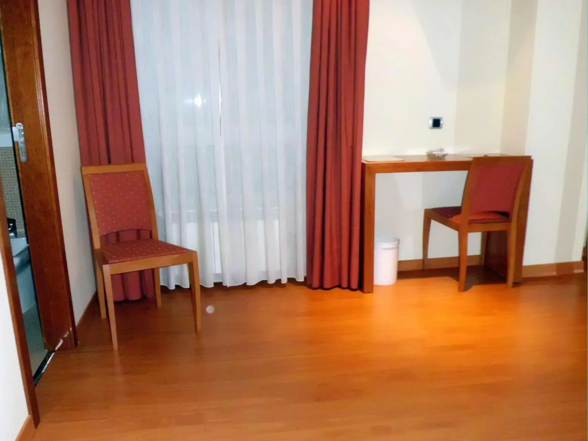 Bedroom, Seating Area in Hotel Vila do Alba